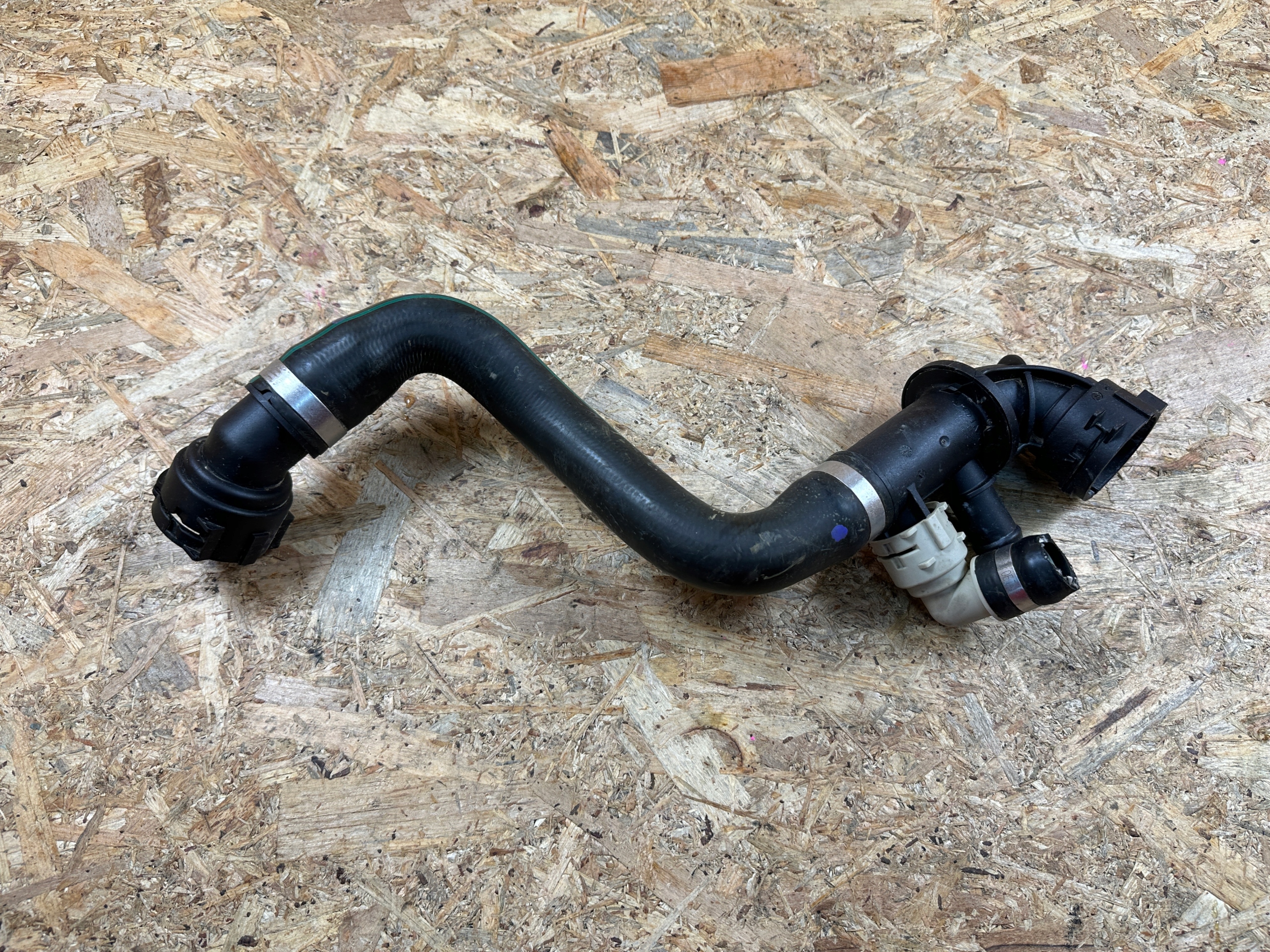 Volvo OE 31368051 патрубок воды водна