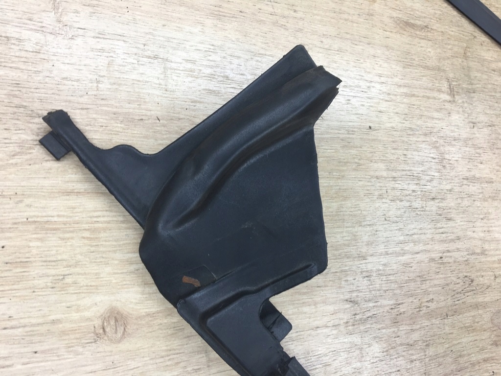 USZCZELKA ZGARNIAJACA DRZWI PRAWY PRZOD TESLA X Part manufacturer Tesla