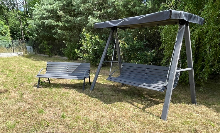 HUŚTAWKA OGRODOWA DREWNIANA Z DASZKIEM ==== 160 CM Długość siedziska 160 cm