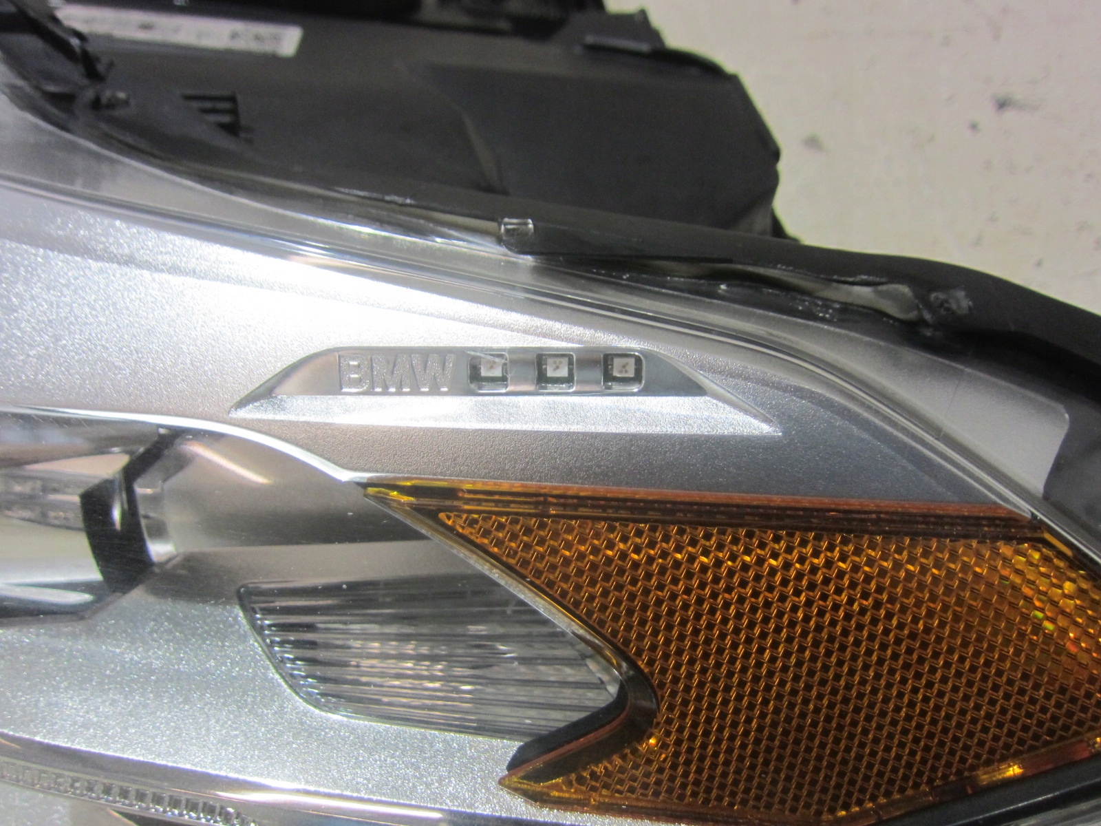 BMW X1 F48 front light left front left complete USA 63117346537 USA
