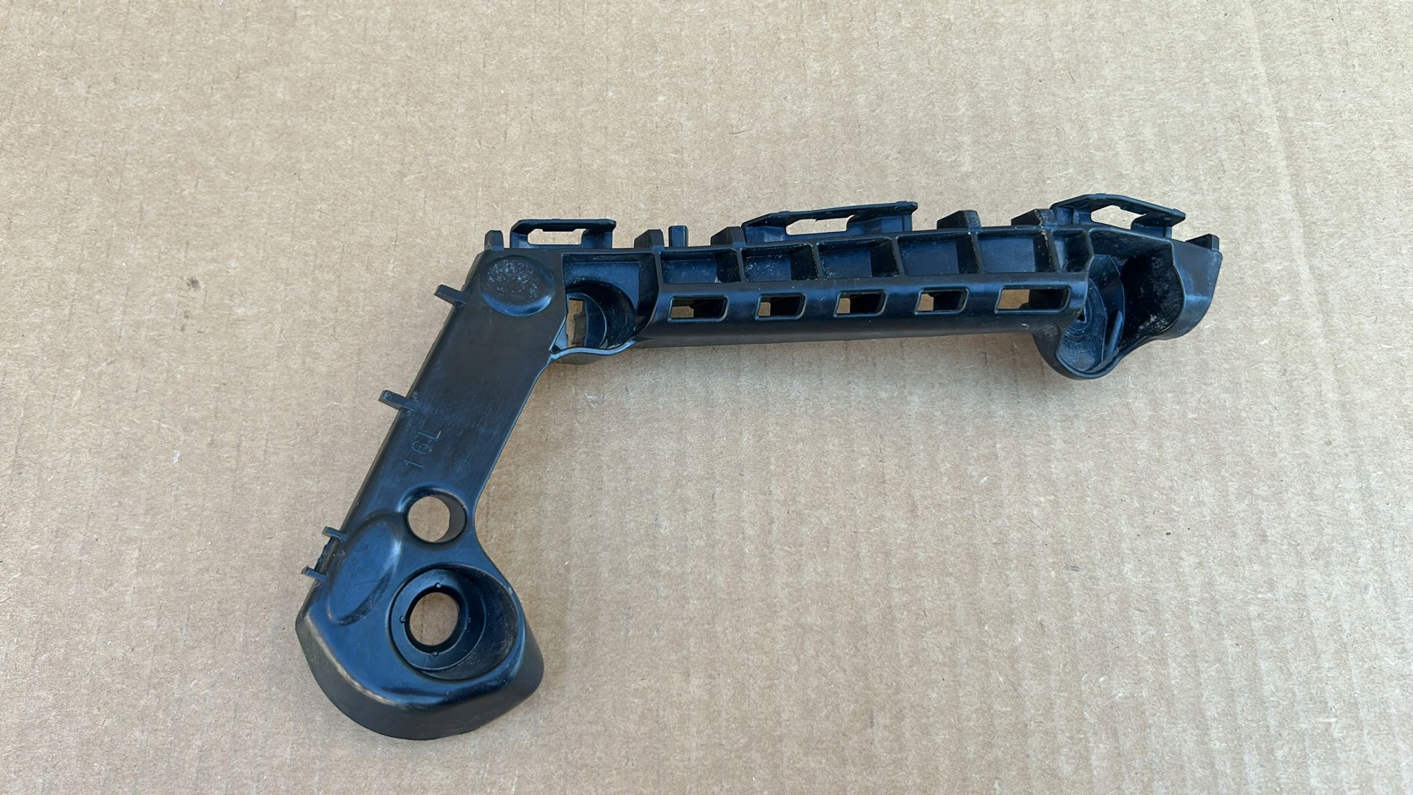 bumper bracket left front front TOYOTA COROLLA E21 19- KOMBI HB