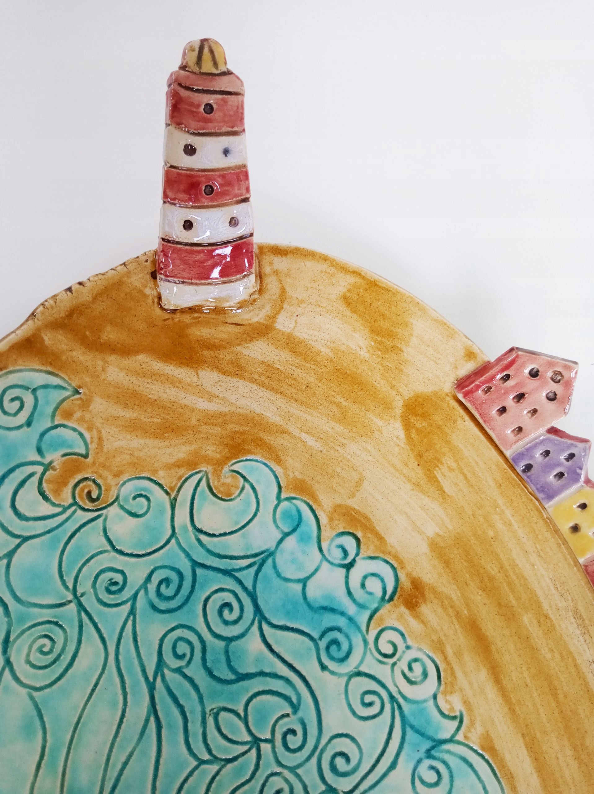 Majákem a městečkem, talíř na dárek