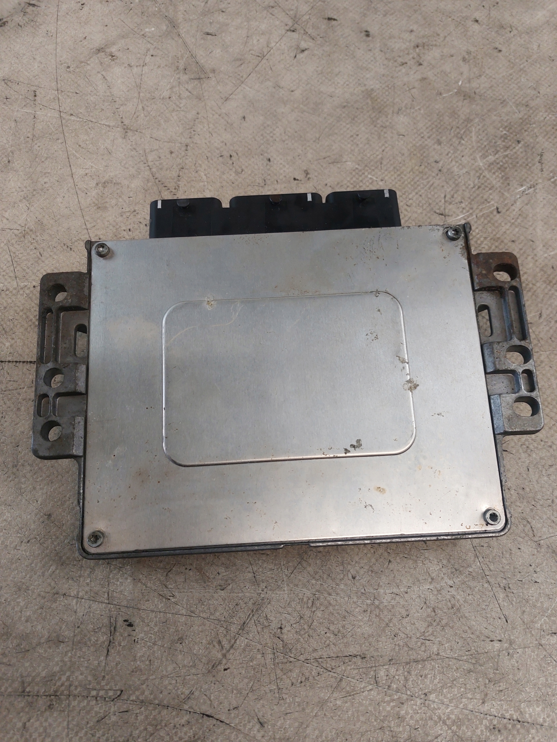 control unit of the engine RENAULT LAGUNA II 1.8 16V