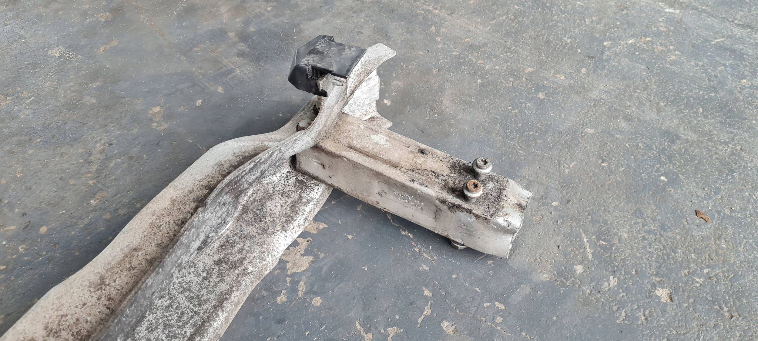 A6 C6 LIFT sider pillar of a bumper front 4F0807111E