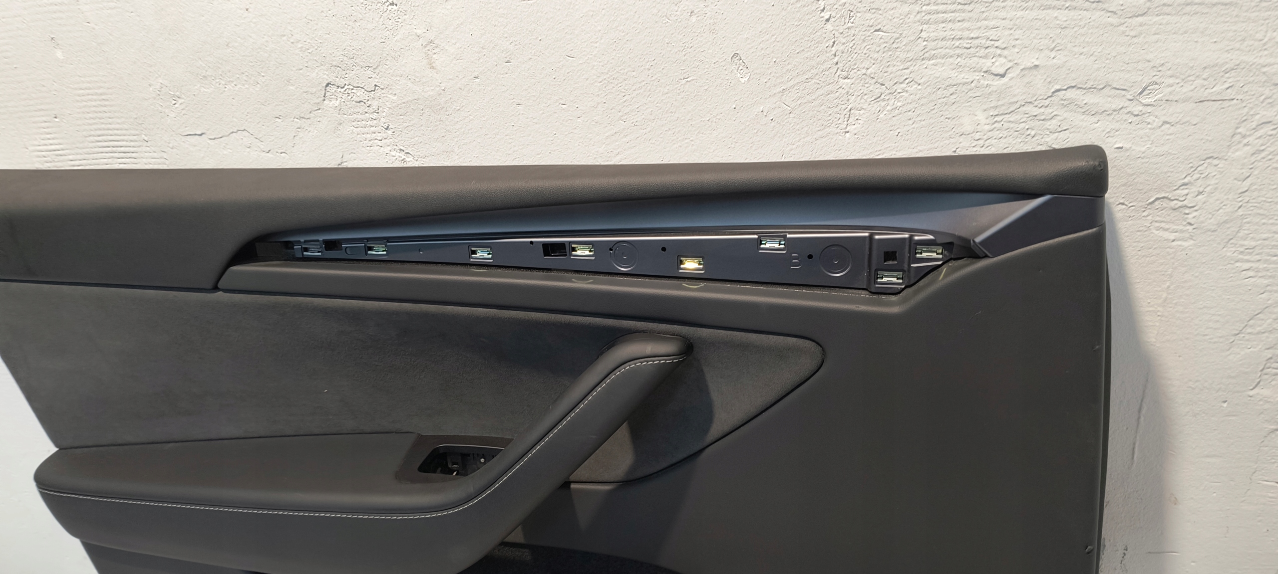 обивка дверные карты передний левый tesla MODEL Y`