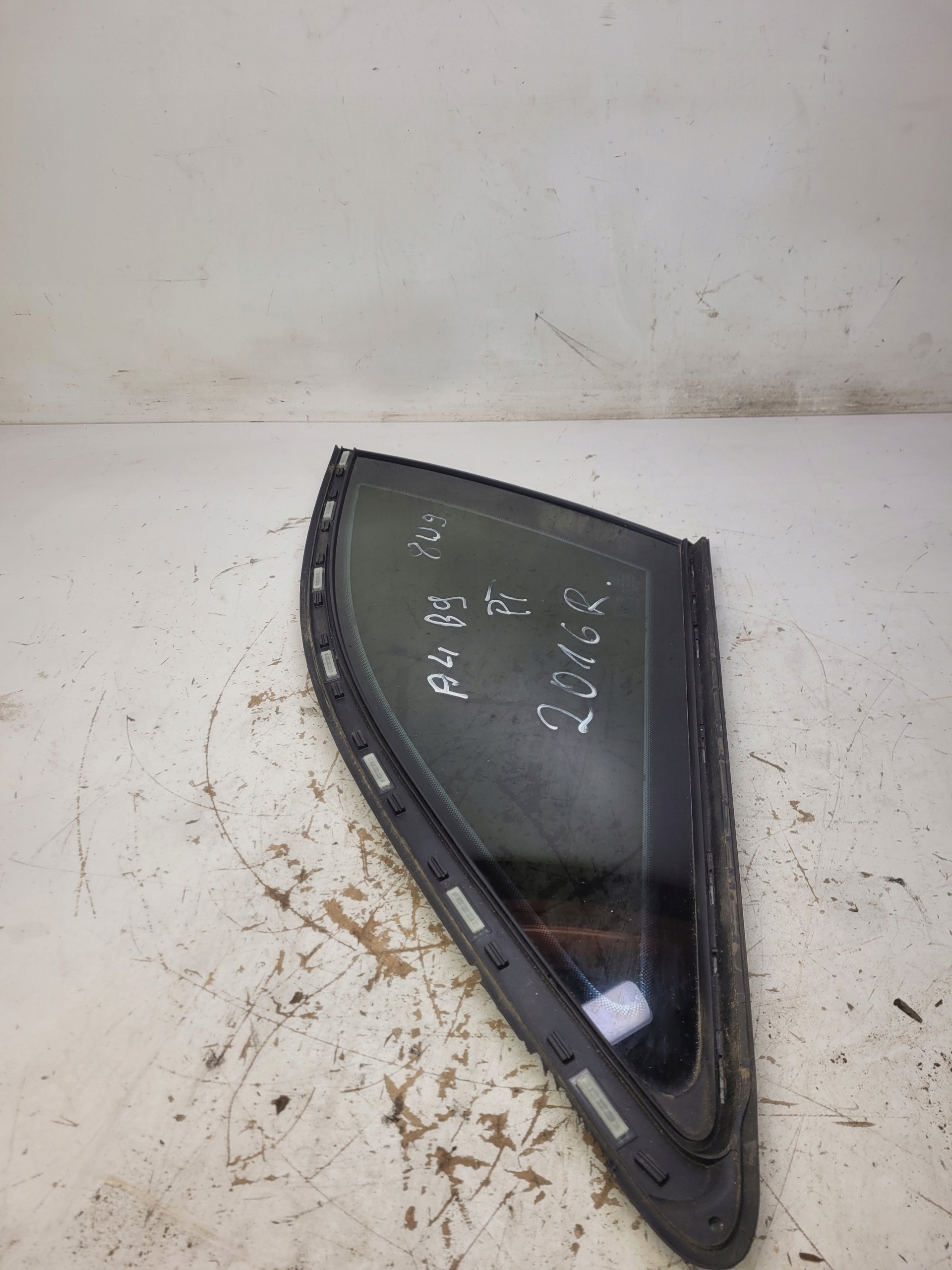 SZYBA KAROSERYJNA PRAWY TYŁ AUDI A4 B9 8W9 2016R Numer katalogowy części 8W9845298M