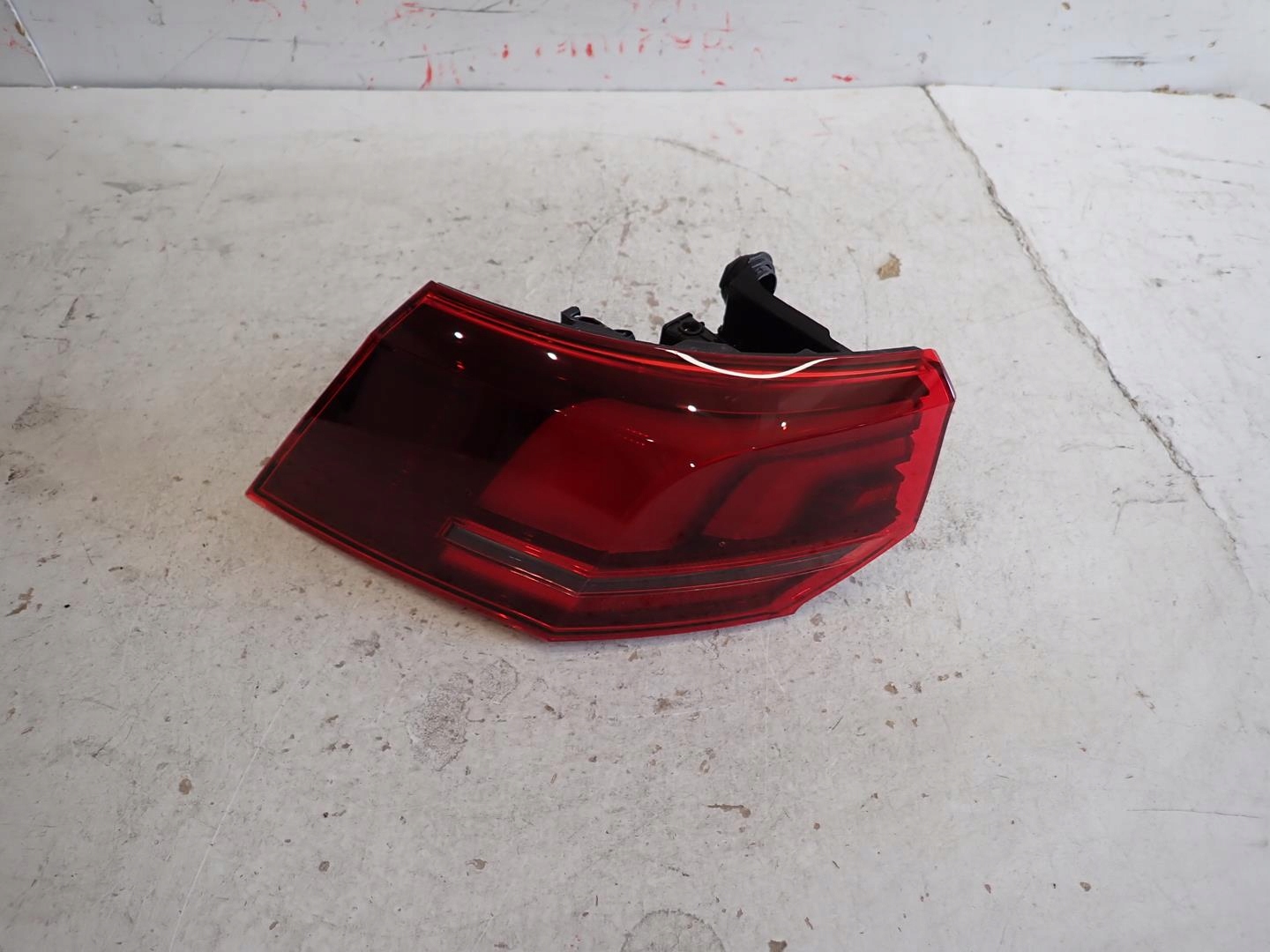 light rear part rear left VW GOLF VIII HB LIFT 2024- 5H0945095E