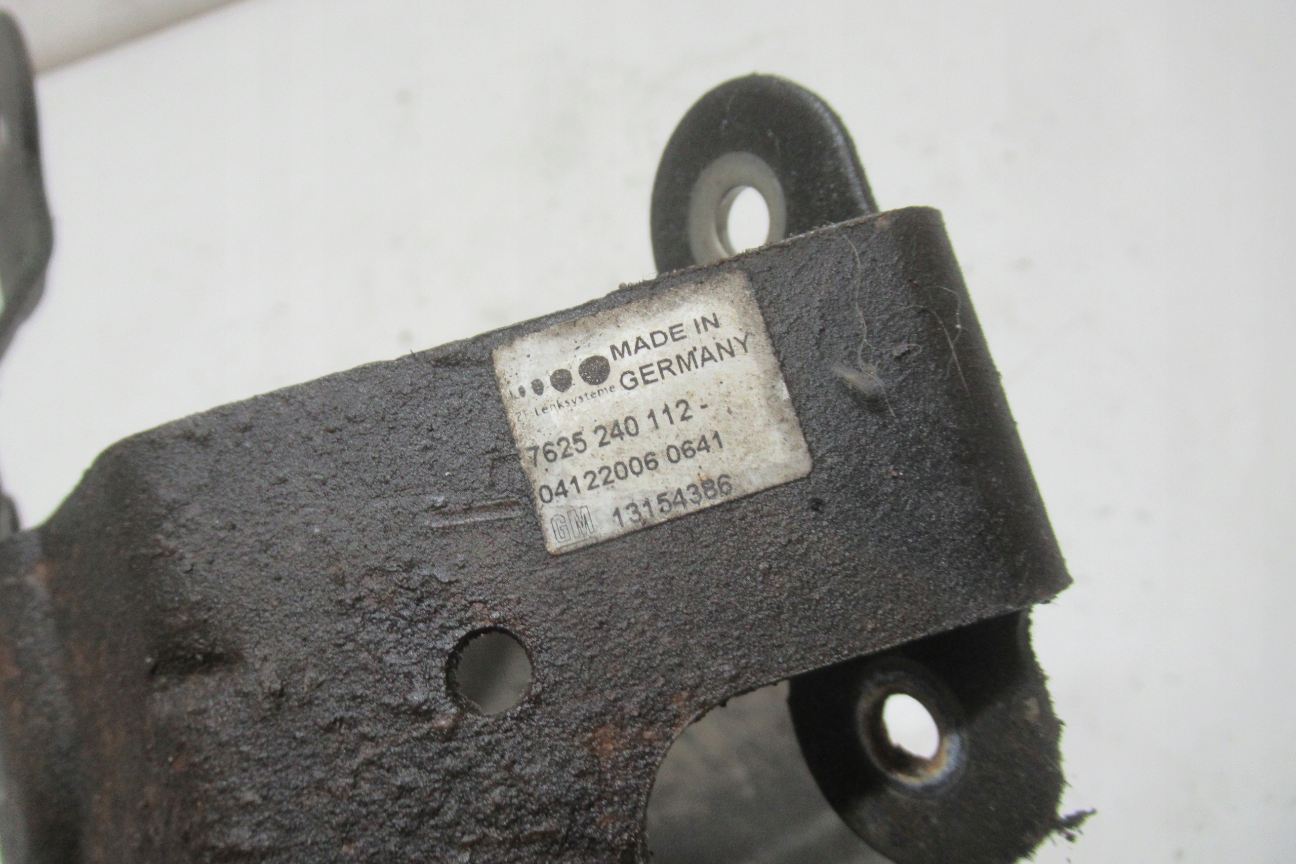 OPEL ASTRA H Porte Support plaque POMPY Direction assistée 13154386