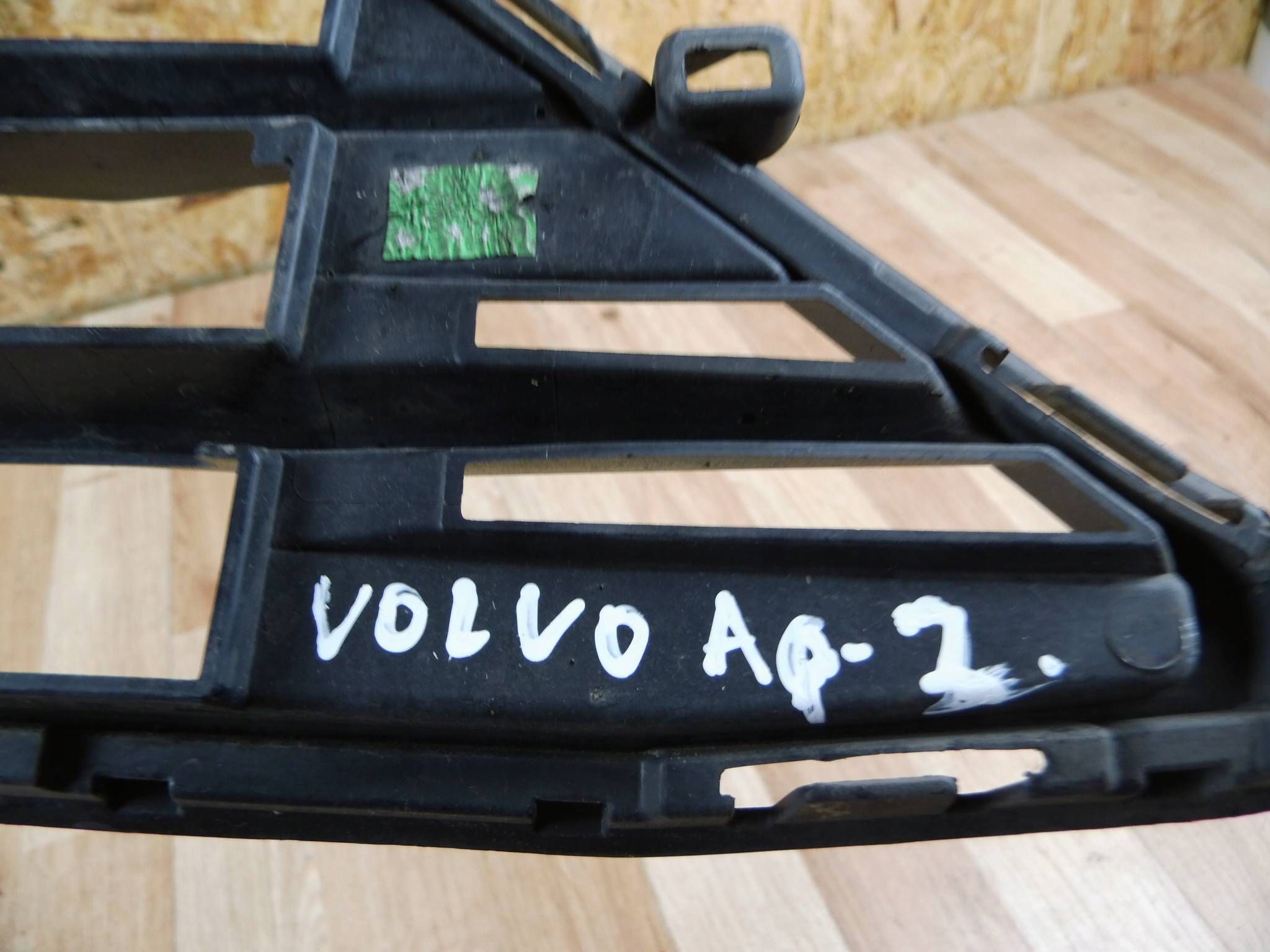 Volvo XC60 II 2017+ grid central of a bumper front front 31425175