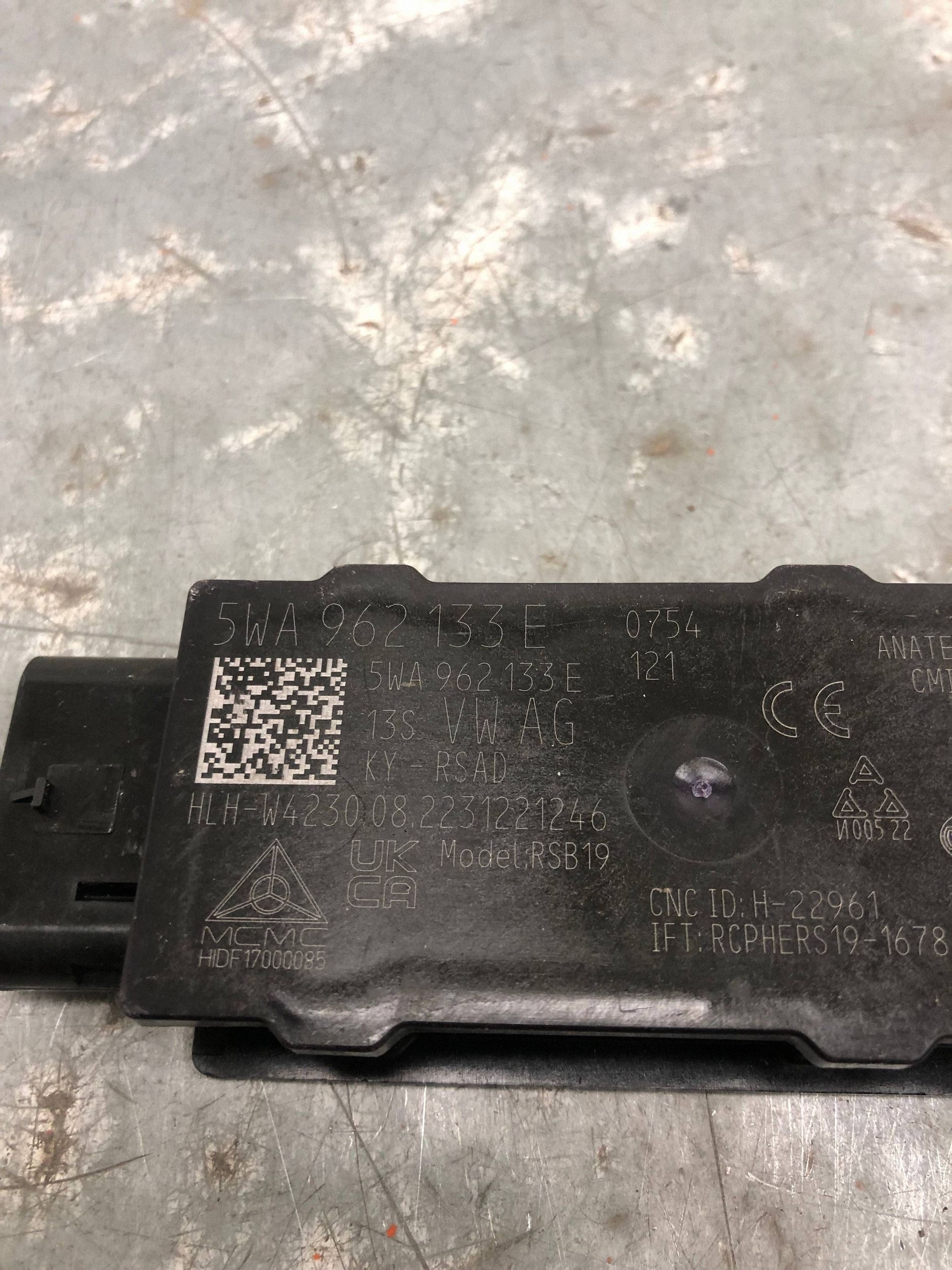 amplifier ANTENY VW ID4 ID.4 5WA962133E