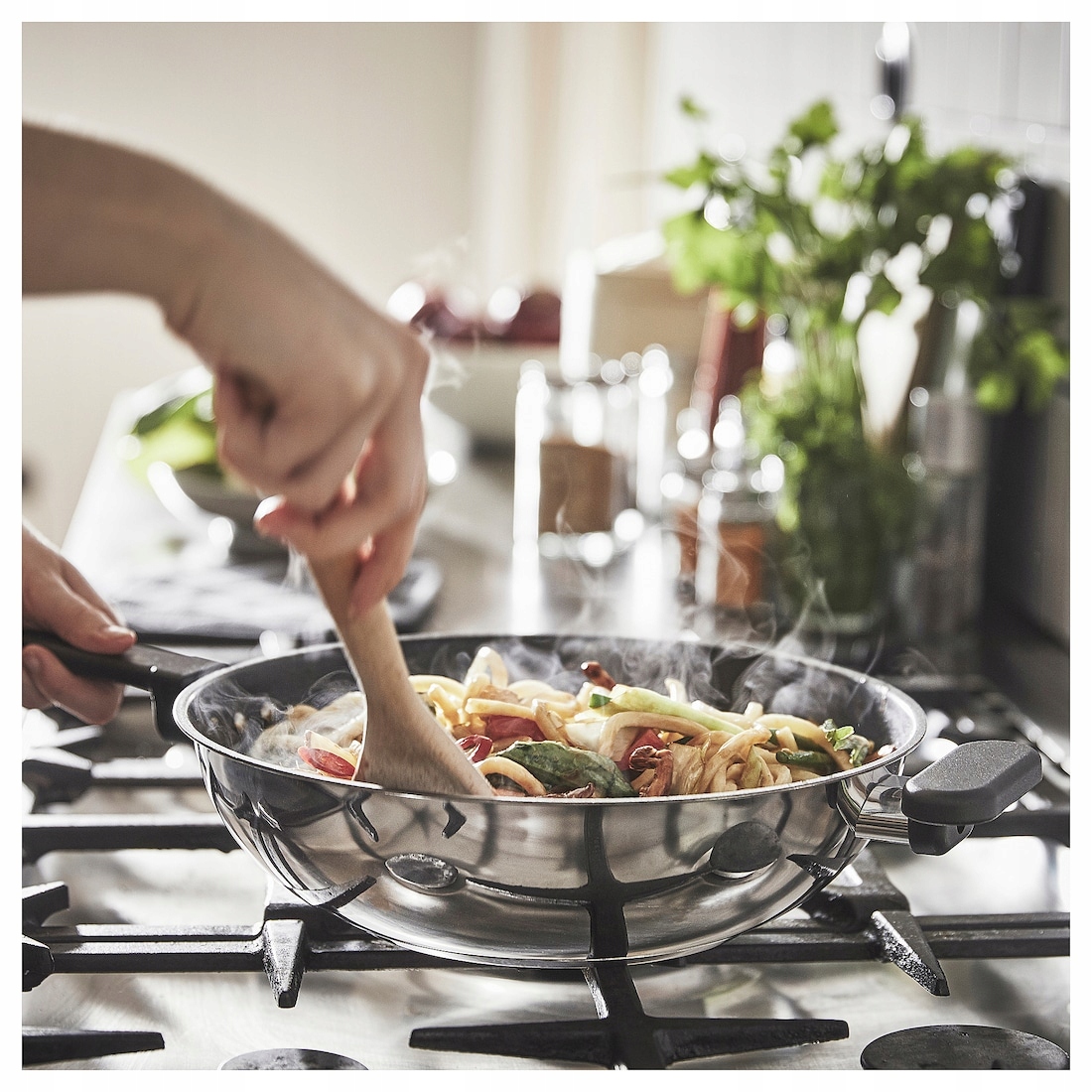 GŁĘBOKA PATELNIA WOK Z RĄCZKĄ IKEA MIDDAGSMAT NIEPRZYWIERAJĄCA 28 cm Marka IKEA