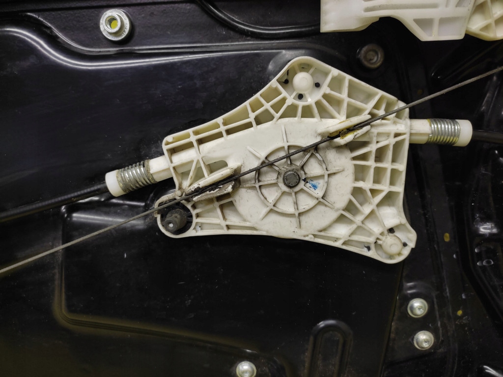 LAND ROVER DISCOVERY III window regulator left front 994731
