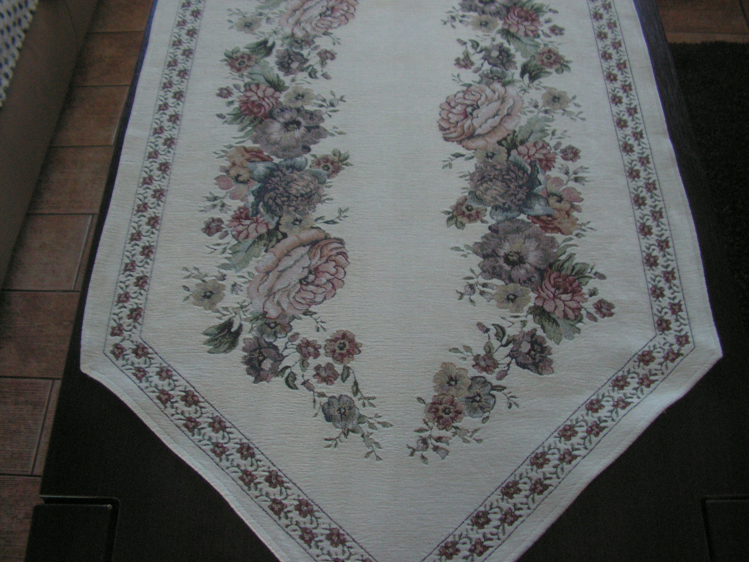 Śliczny Obrusik Gobelinowy