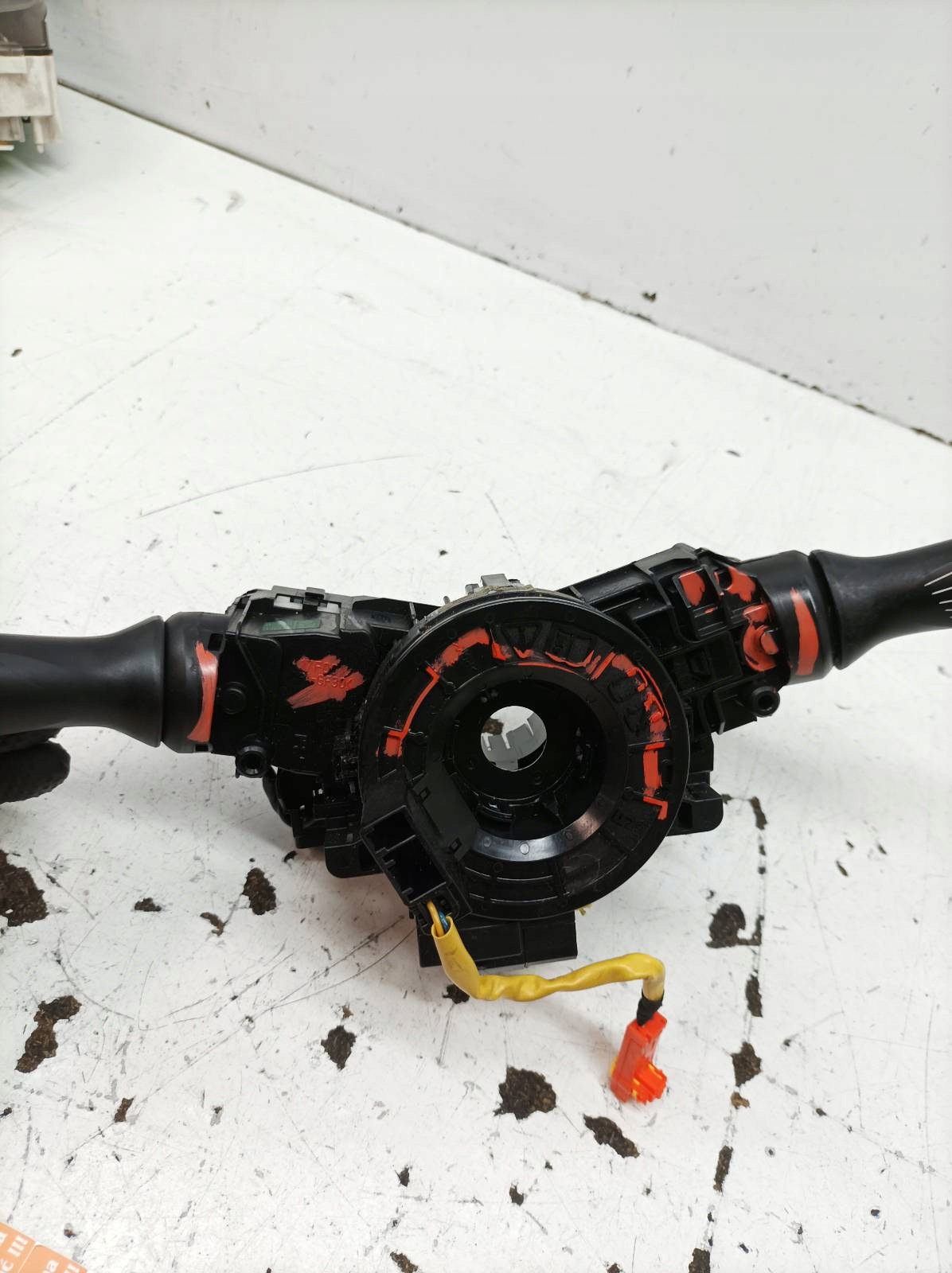steering wheel levers and controls ring KPL 17F001 Toyota Auris and (2006-2012)