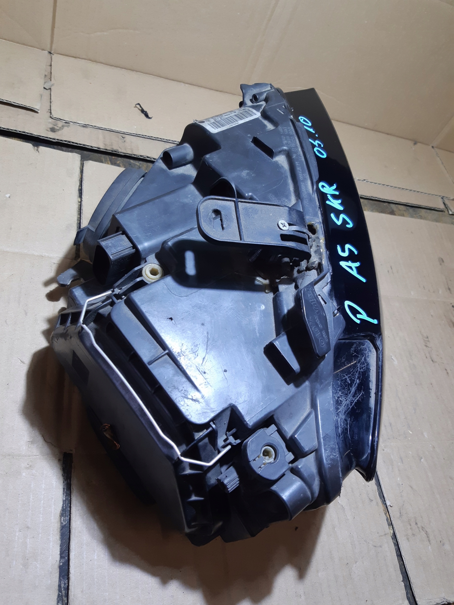 AUDI A5 8T light right front XENON SKRETNA 8T0941030AP
