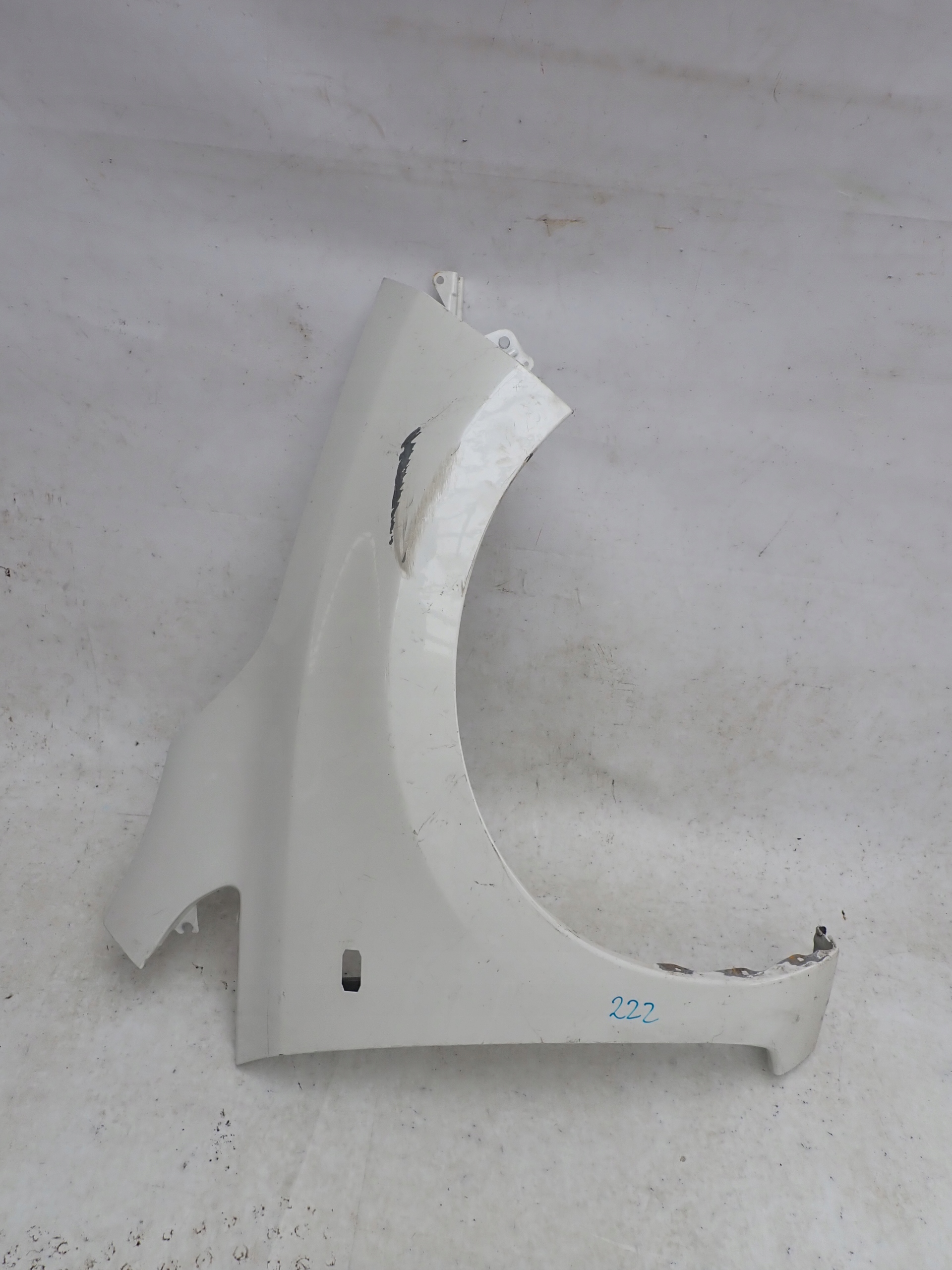 NISSAN LEAF and 10- fender right front front