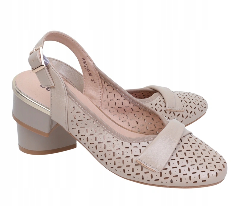 Beżowe i sandały z zakrytymi palcami na niskim obcasie