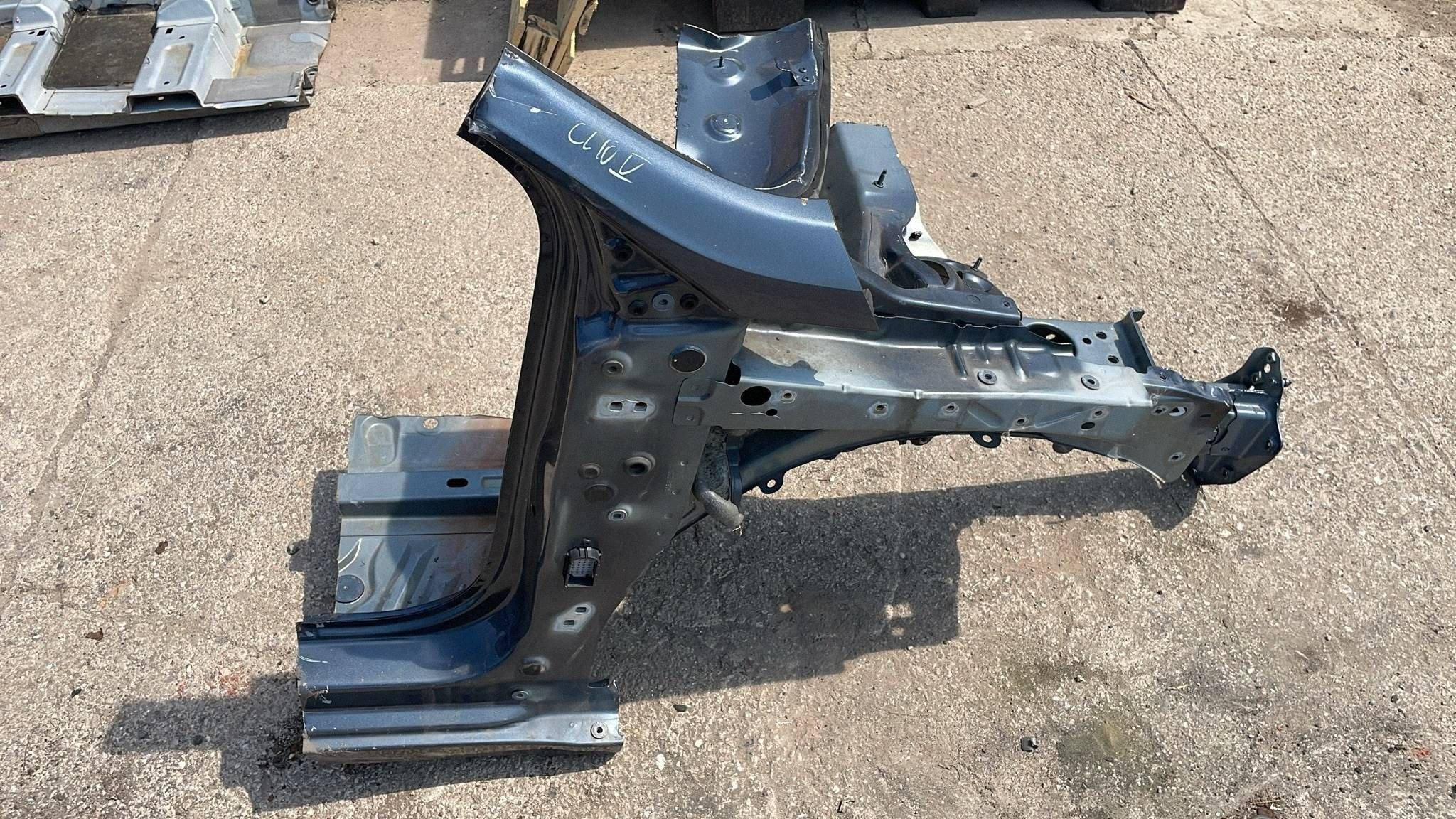 quarter front quarter bodywork side right Renault Clio V