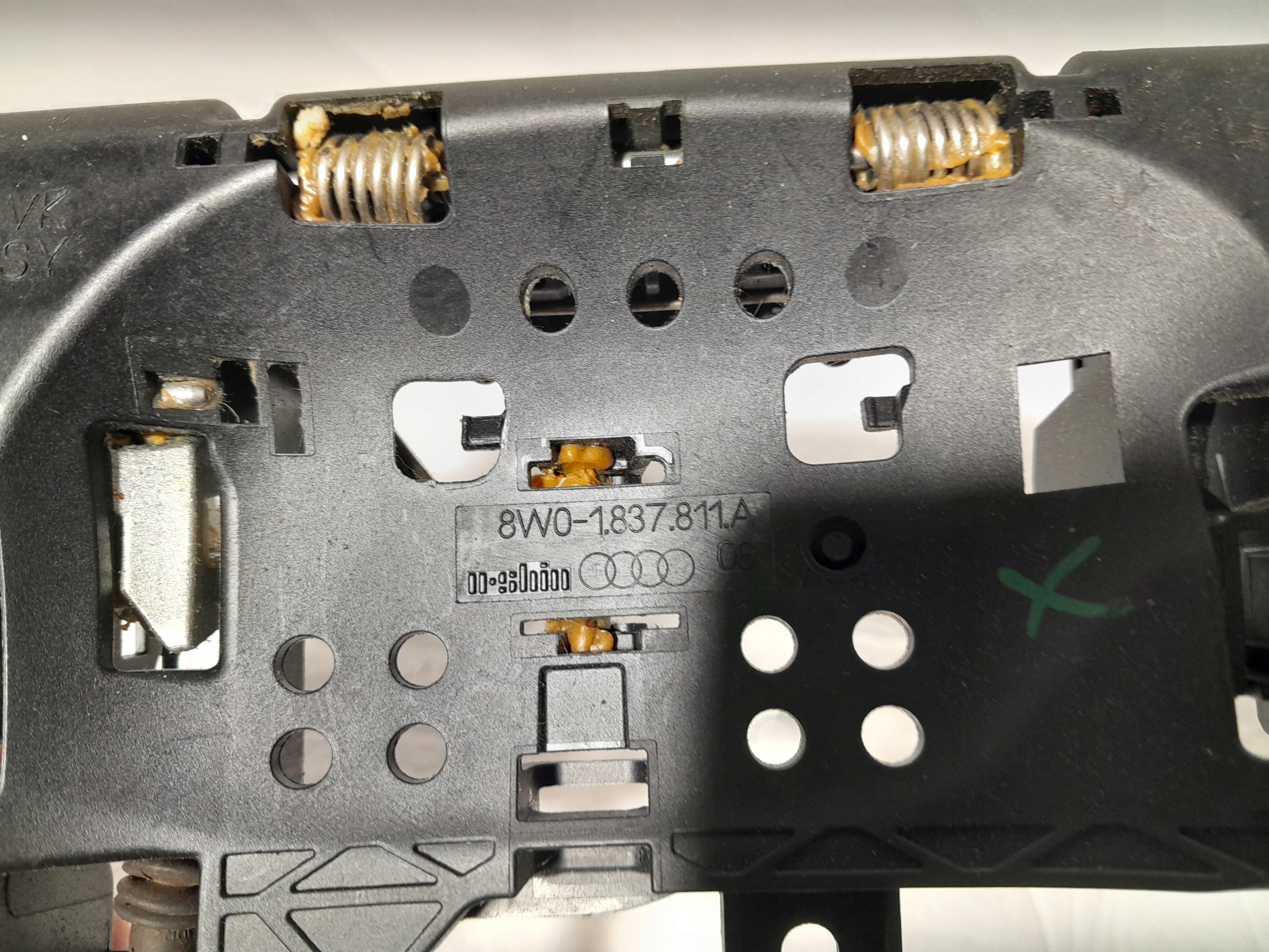 AUDI A4 B9 handle lock door left rear part 8W0837811A
