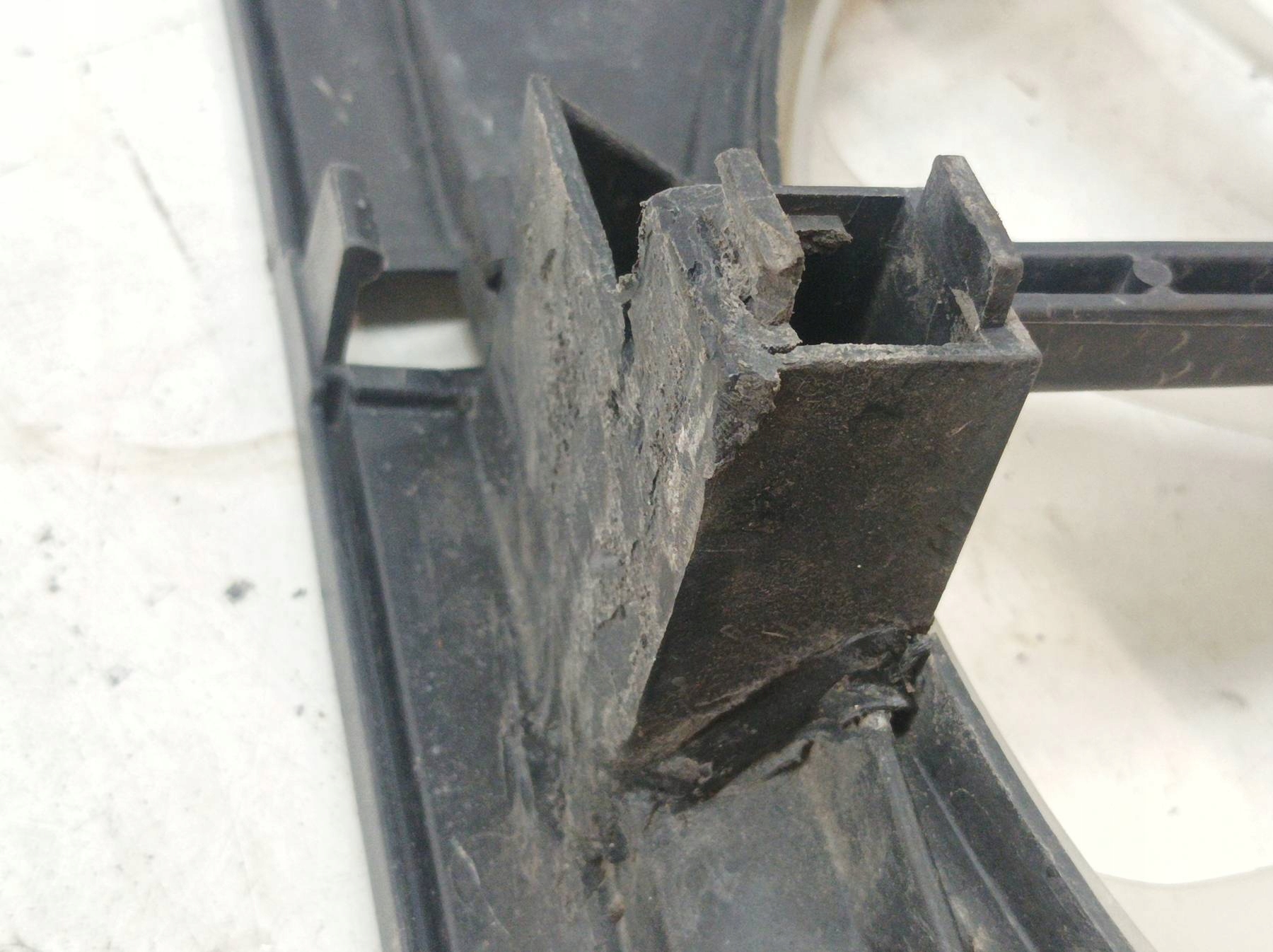 ventilátor chladiče 1.8 spoiler-IN Toyota Prius IV (2015- )