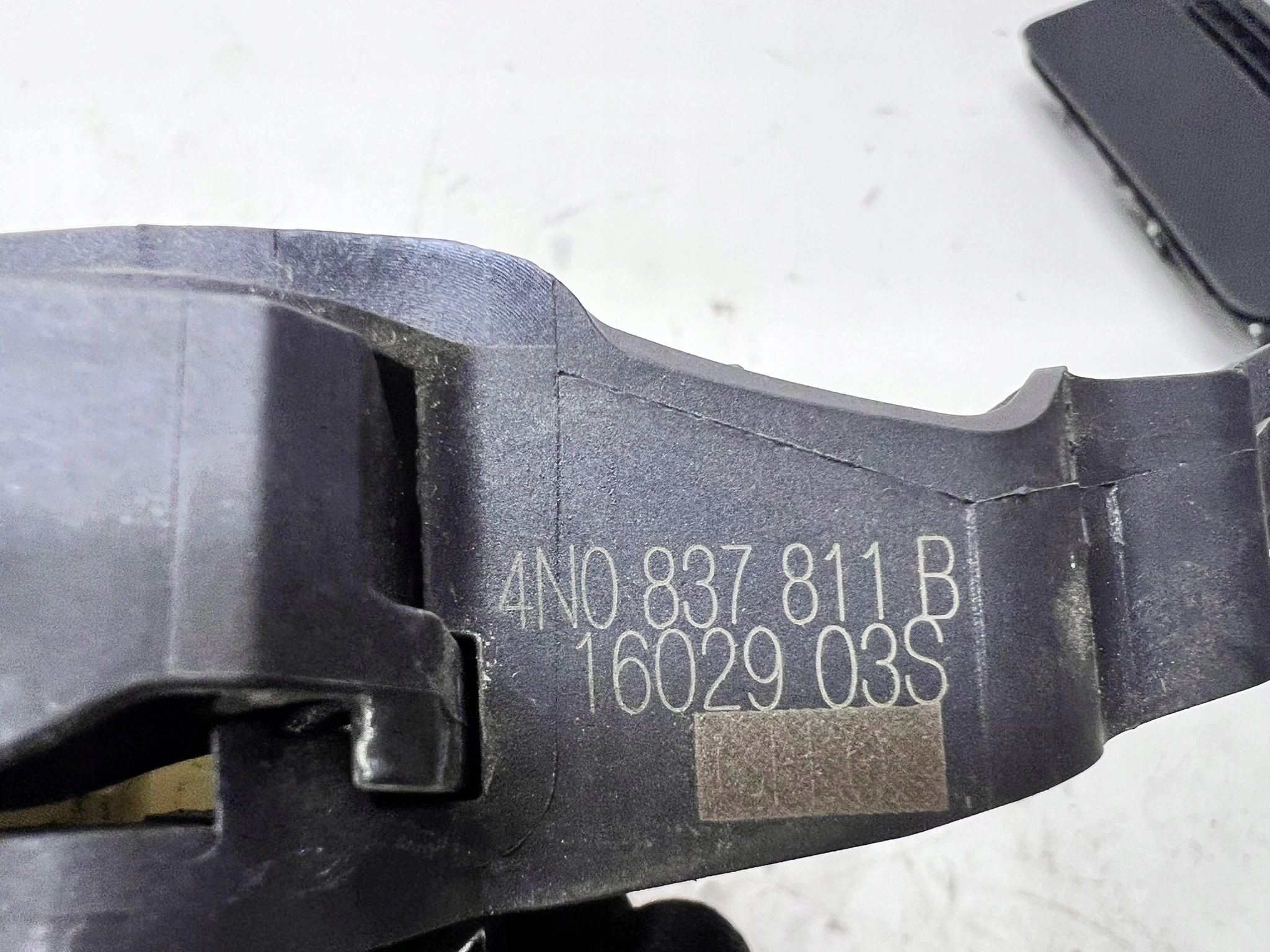 handle exterior door left KEYLESS AUDI A6 C8 4N0837811B LY9T