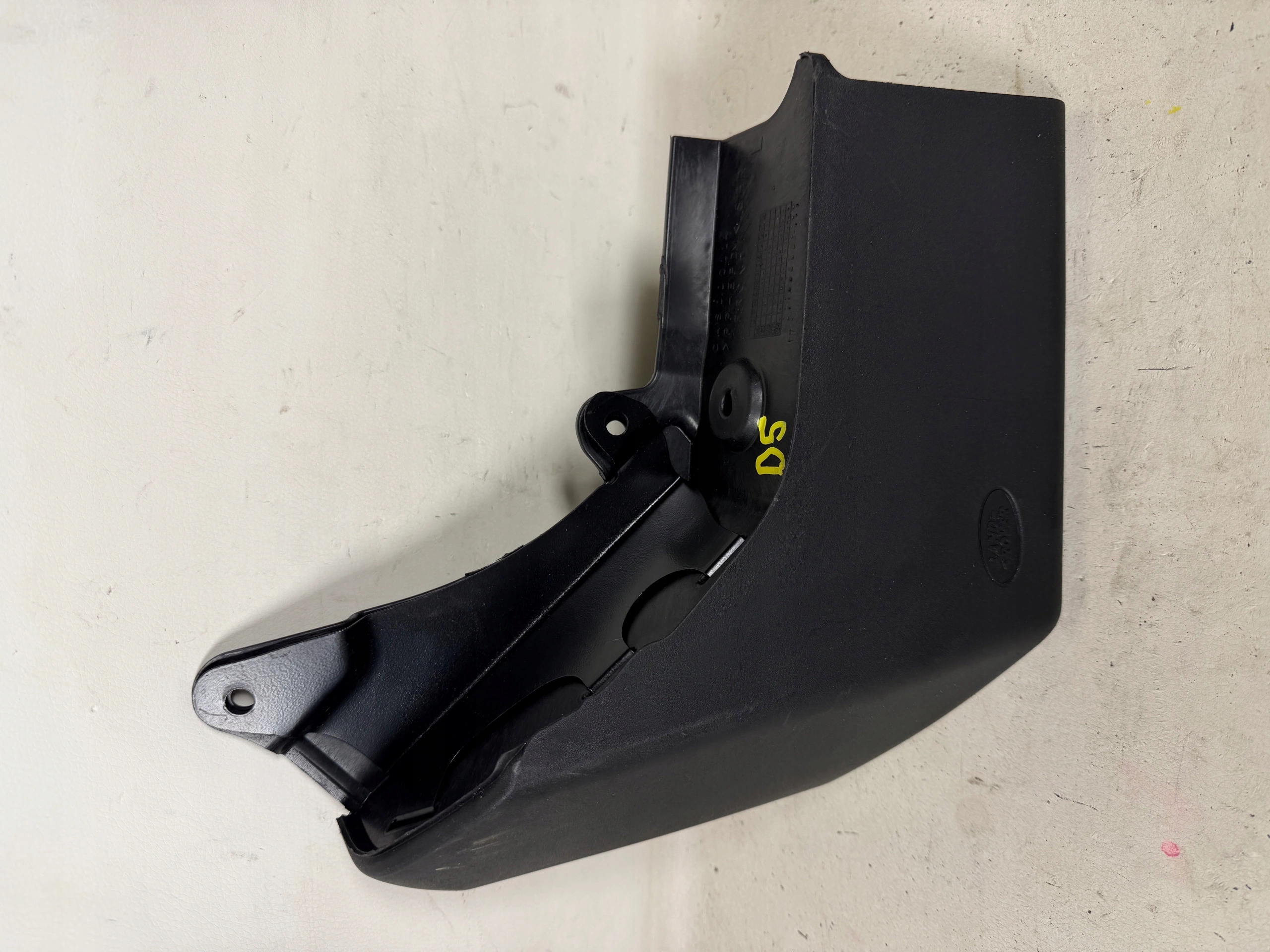 LAND ROVER DISCOVERY MK4 left mudguard flap