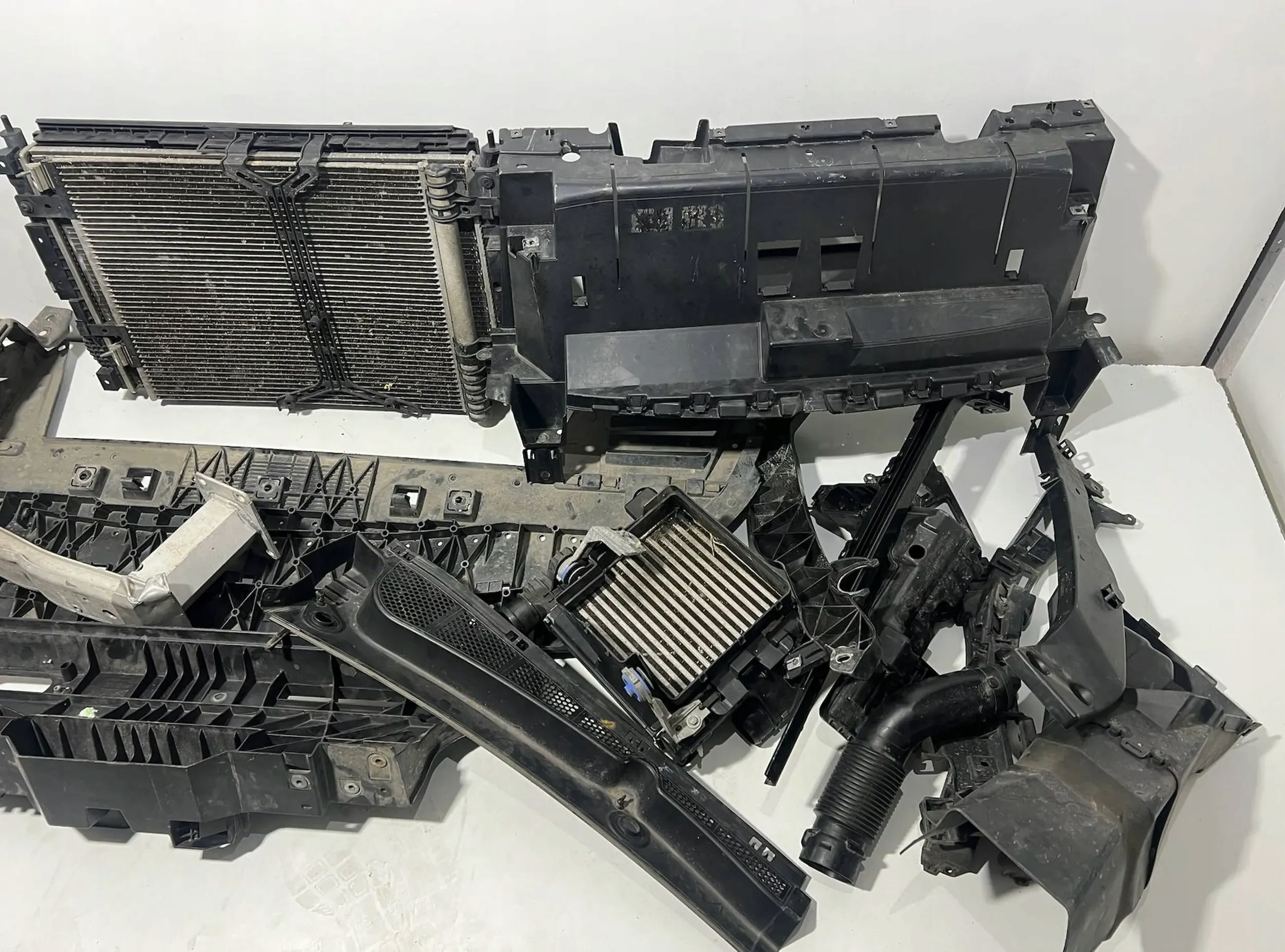 BERLINGO COMBO E ZDERZAK PRZÓD LAMPA MASKA BŁOTNIK PAS CHŁODNICA 1.5 1.6 Kolor biały