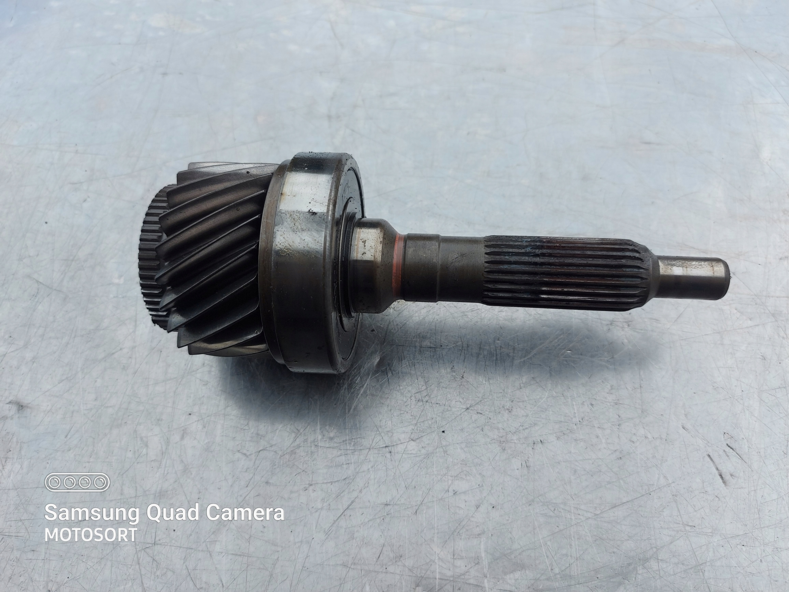 ВАЛ КОРОБКИ ПЕРЕДАЧ TRANSIT MK8 RWD ГЛАВНЫЙ