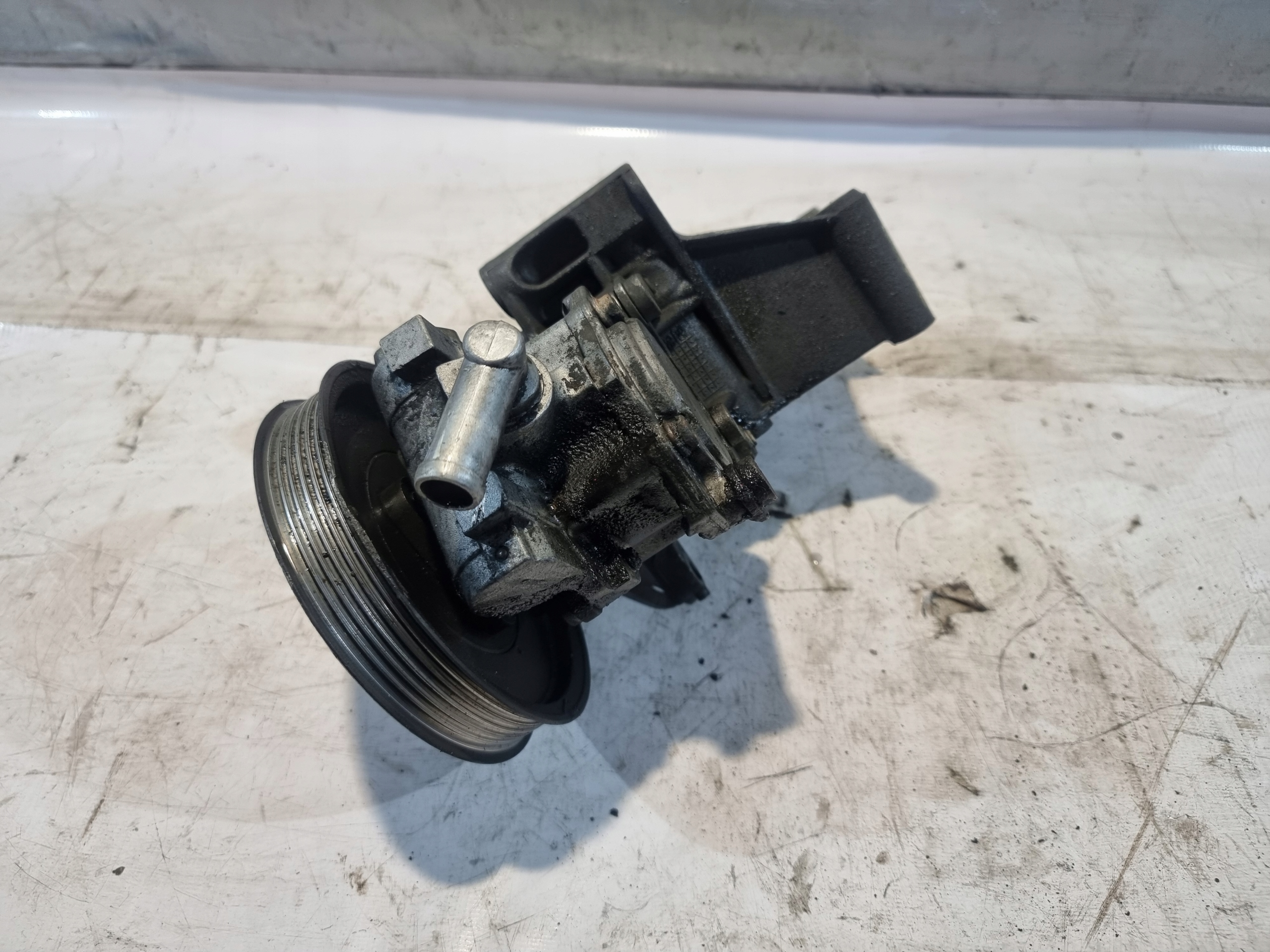 servo pumpa BMW E36 318i 96r