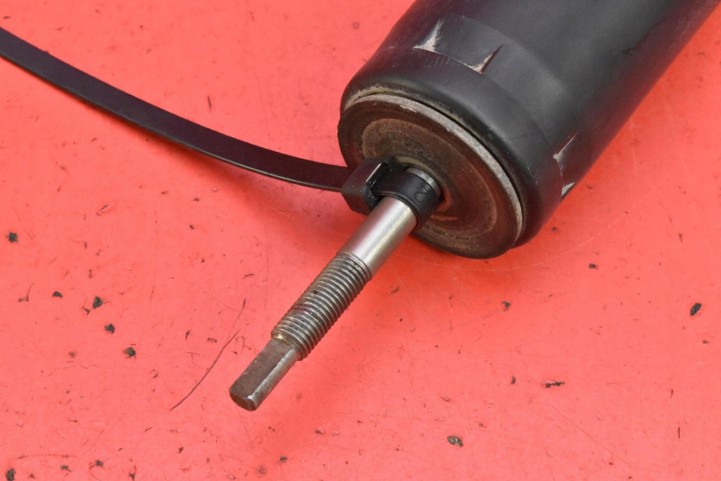 shock absorber right front AGM045MT MERCEDES ML W163 3.2 V6 218 KM 97-01