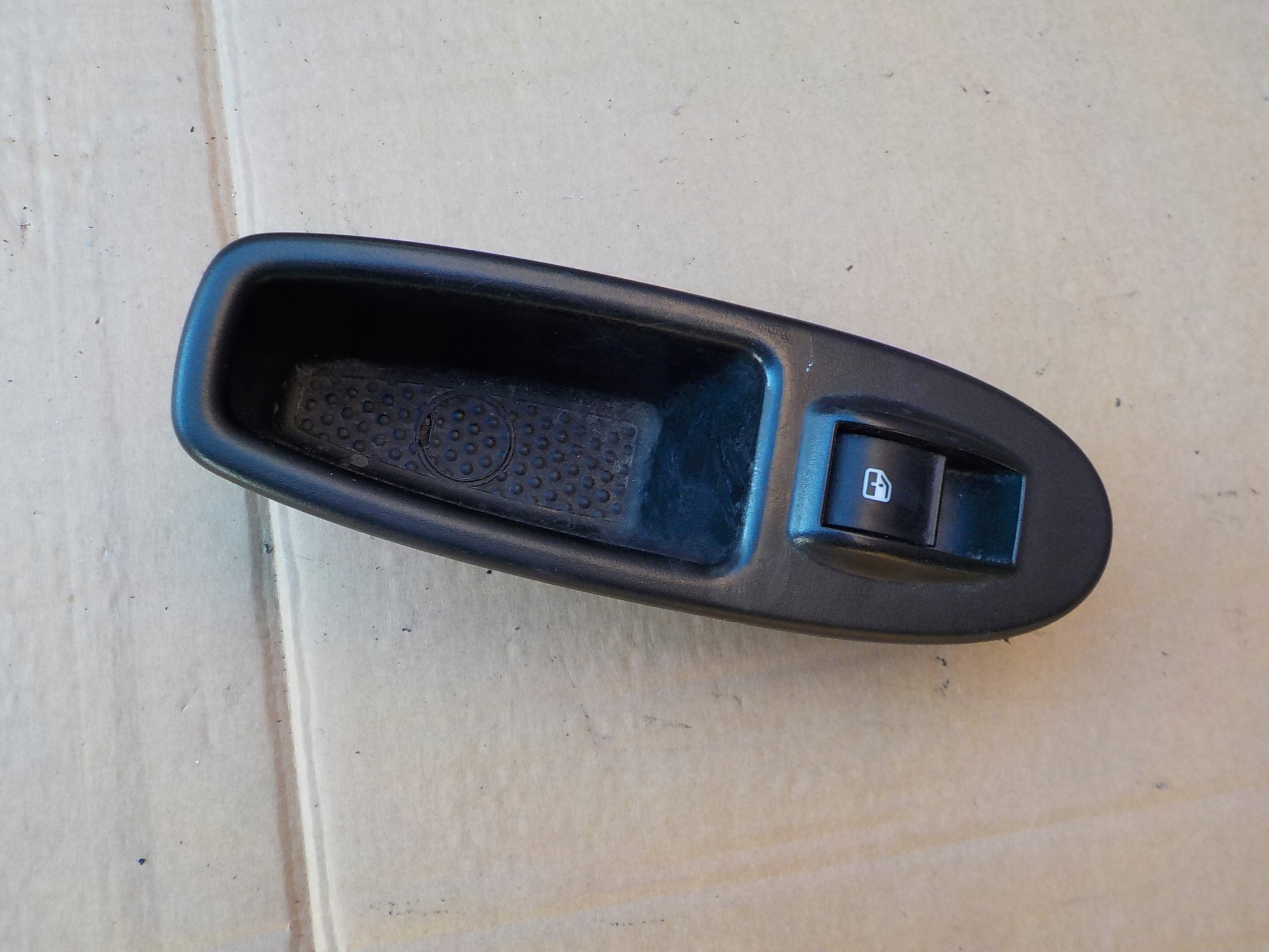 switch windows right rear part fiat 500L 2013r 735521261