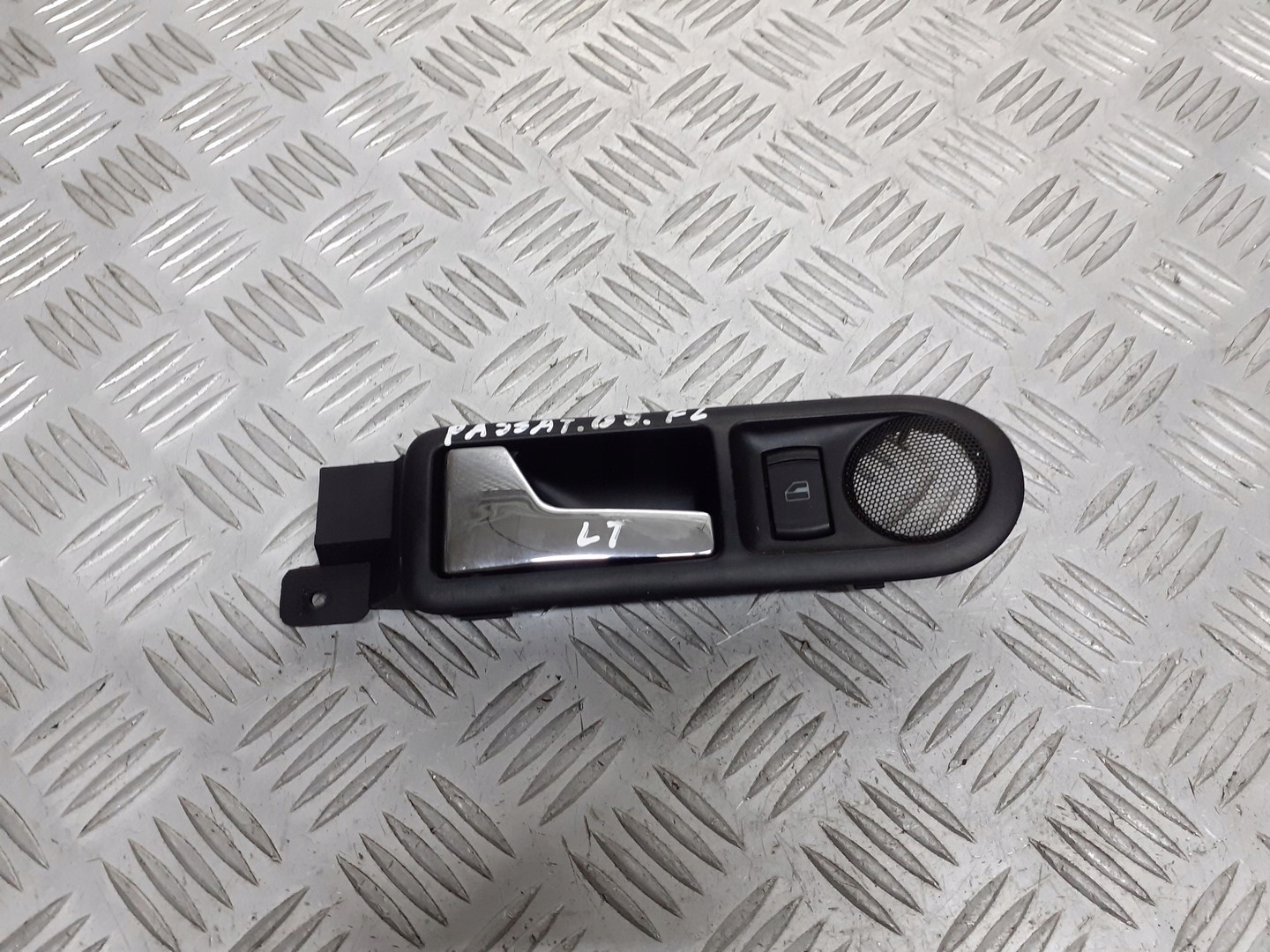 ручка двери левая внутренняя vw PASSAT B5 FL