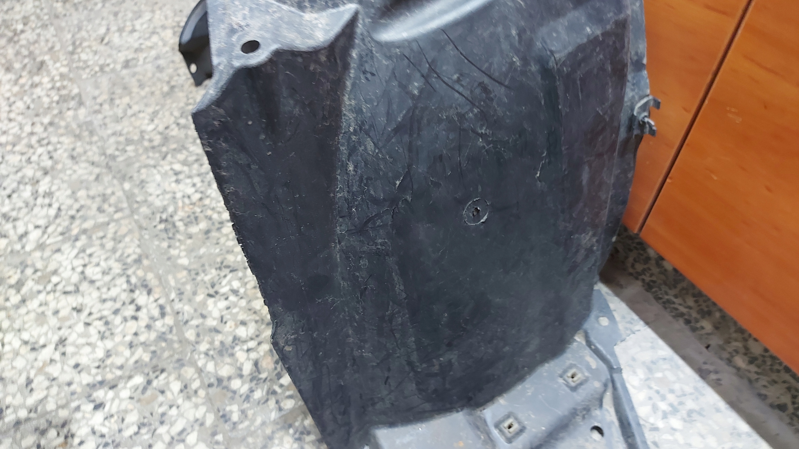 mudguard left front TOYOTA AVENSIS T27 08-18