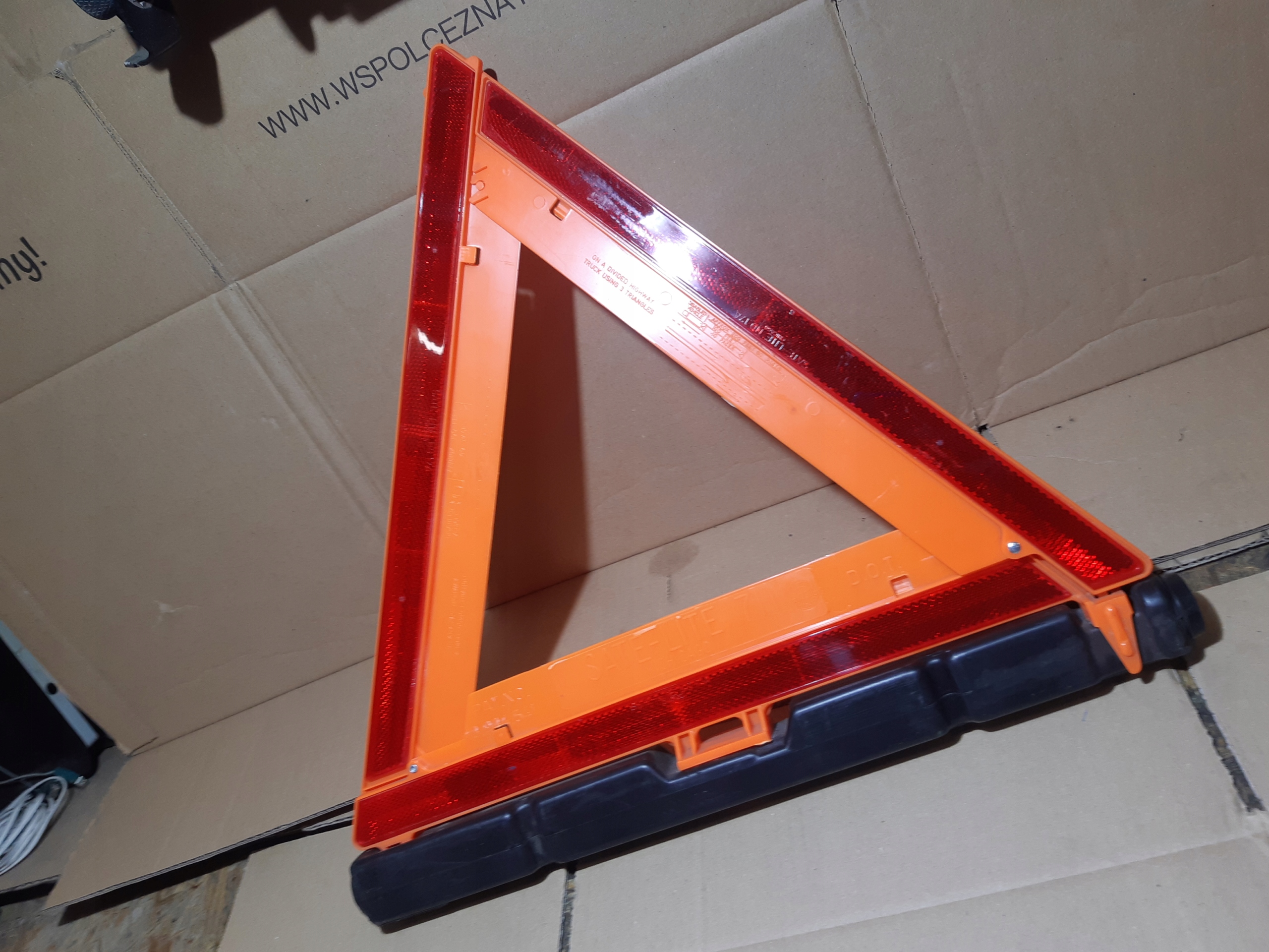 AUDI Q7 4L TROJKAT OSTRZEGAWCZY bracket holder