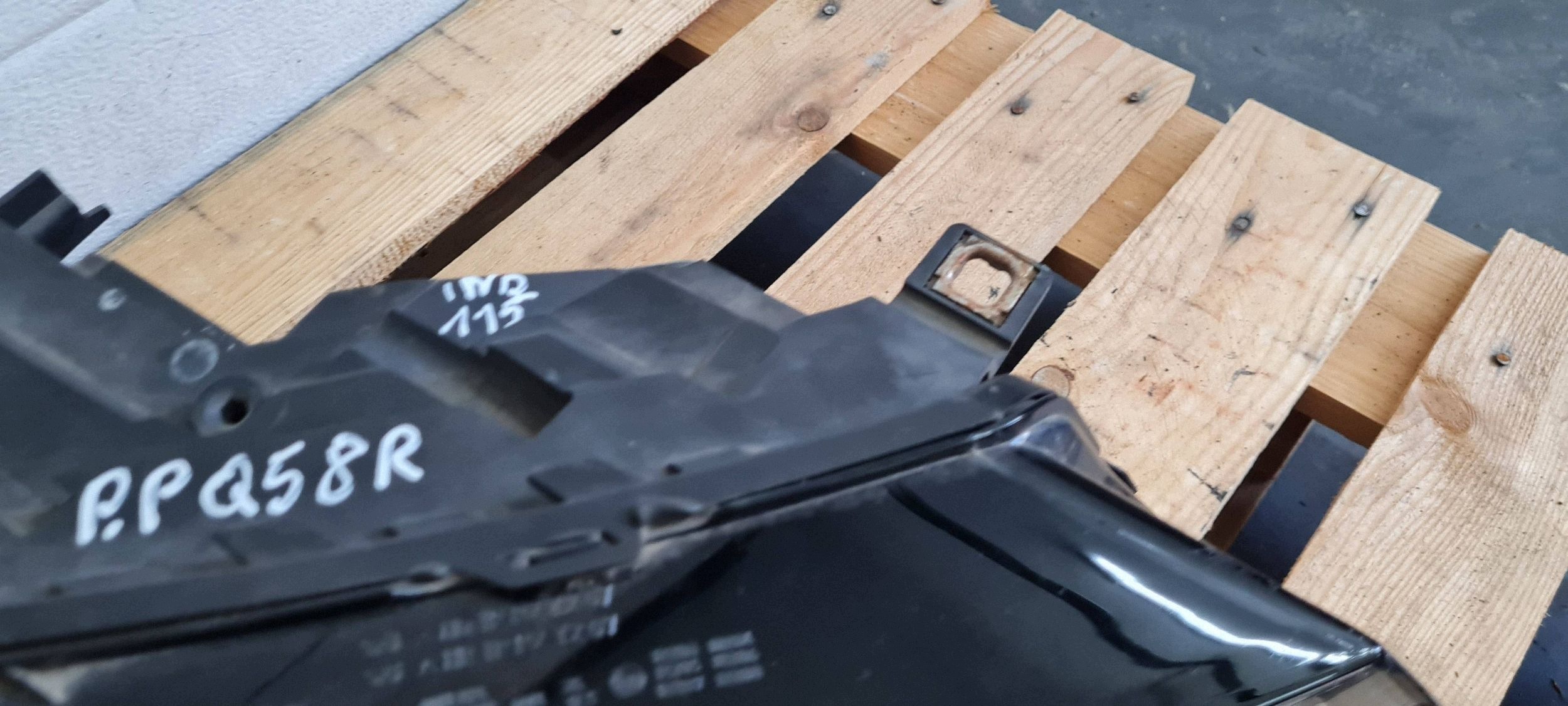 Q5 8R light right right front front ANGLIK RHD UK 8R0941004A