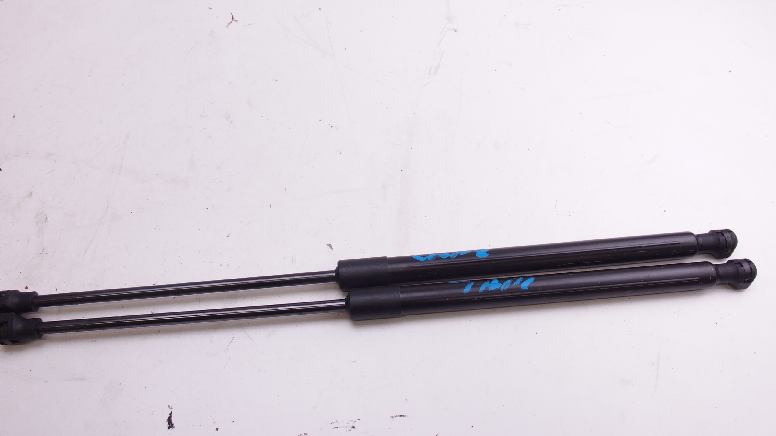 904507649R - CAPTUR II КАПОТ ПРИВОД