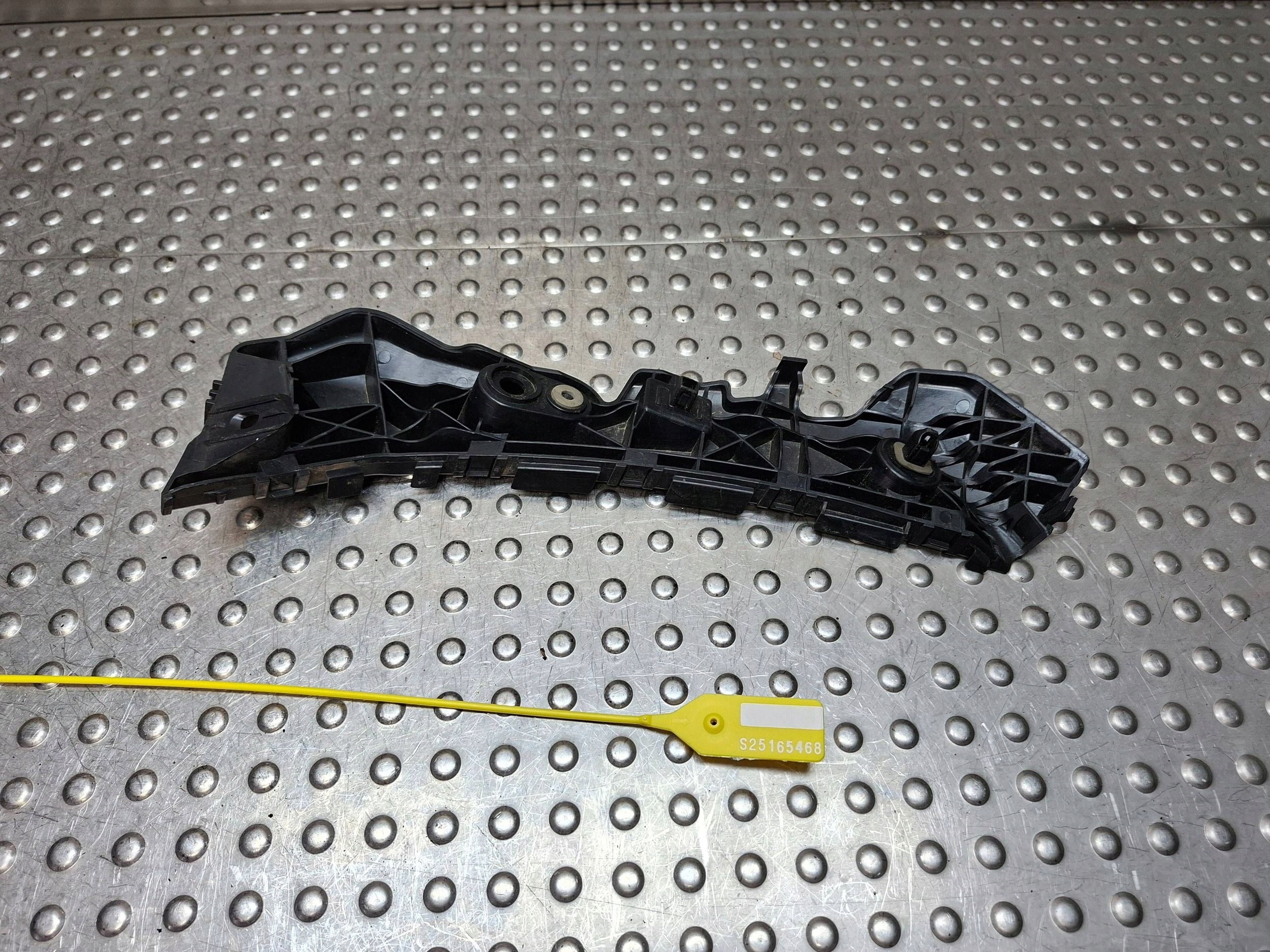 Support Console Pare choc Arrière Gauche MAZDA 2 DJ 14- DB5J502J1