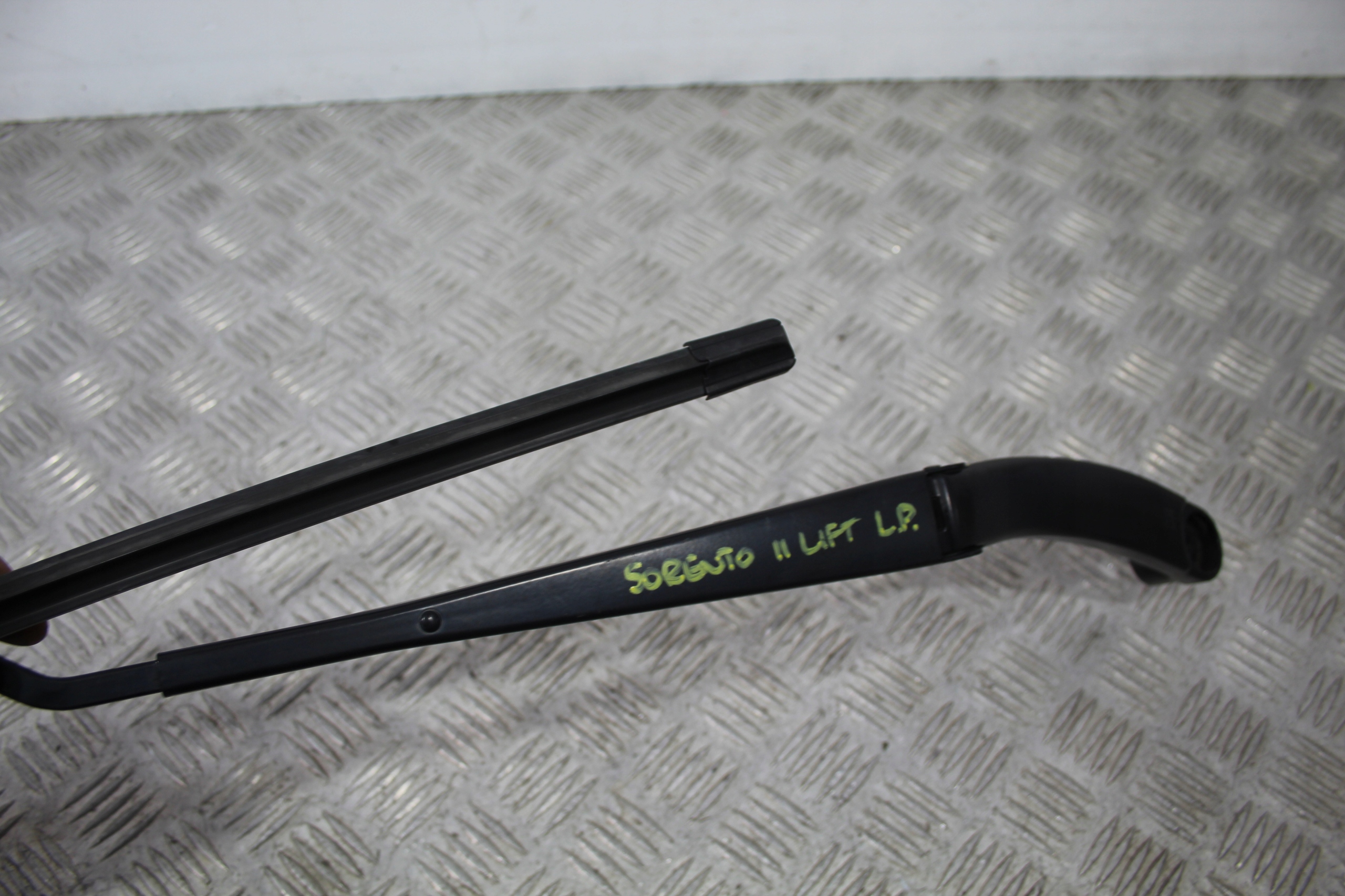 wiper arm left KIA SORENTO II 2 LIFT