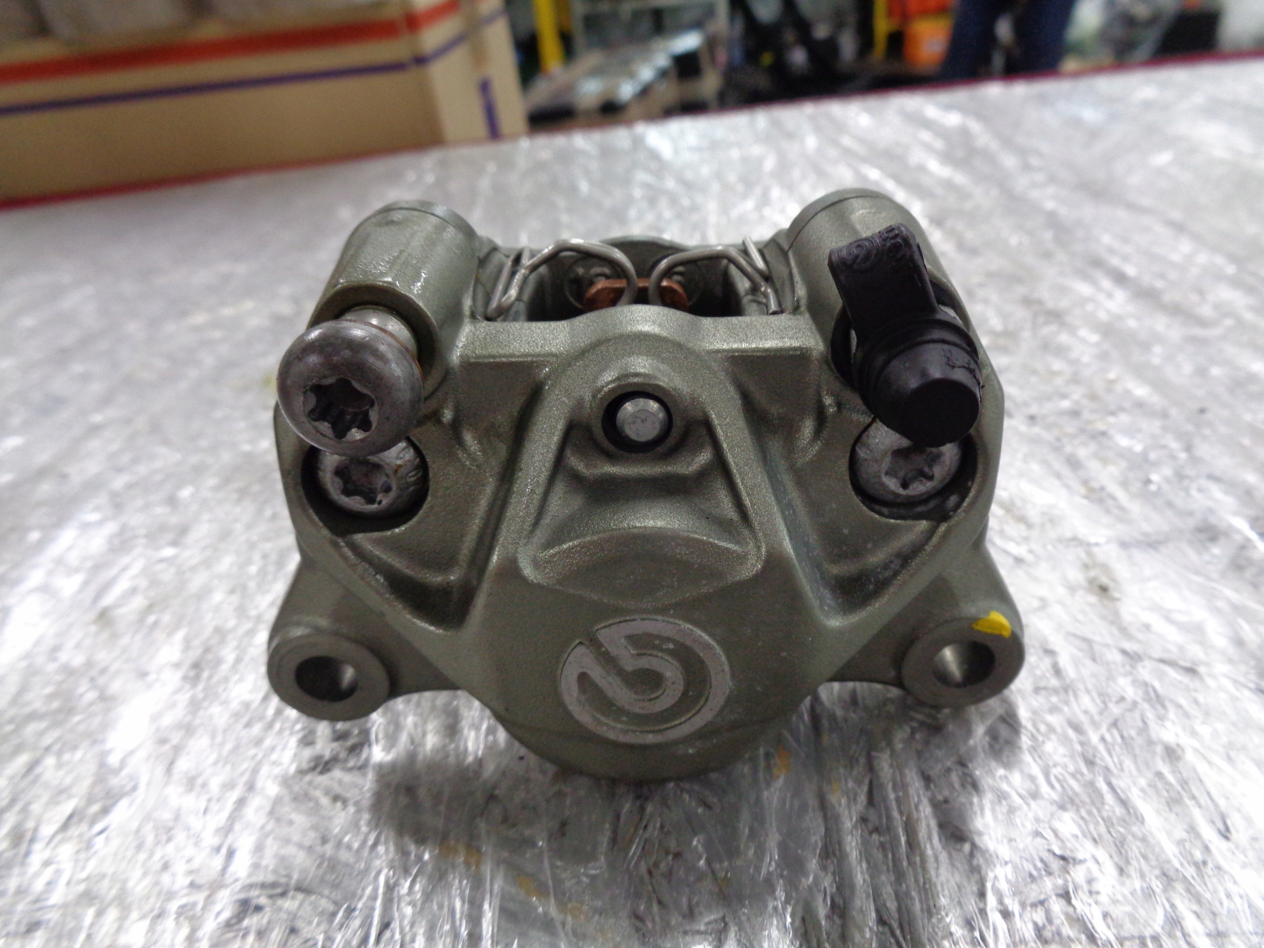 KTM 1290 SUPER Duke GT тормозной суппорт задний