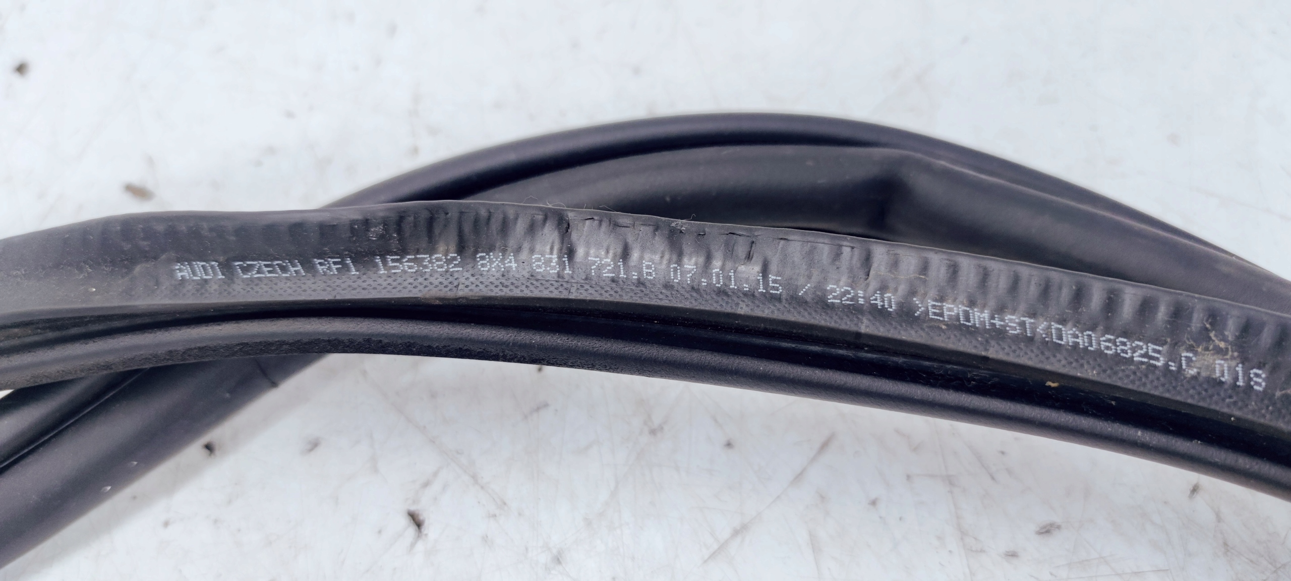 gasket door left front AUDI A1 5D 8X4831721B