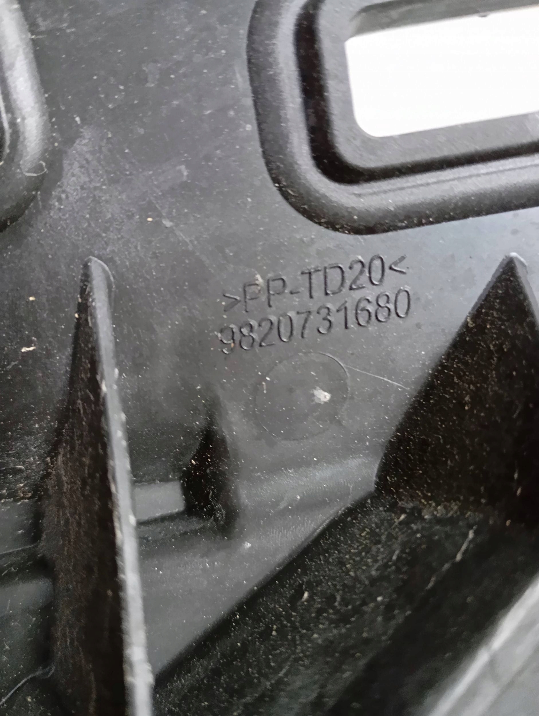 Support plaque Aile Avant Avant Droit CITROEN DS3 9820731680
