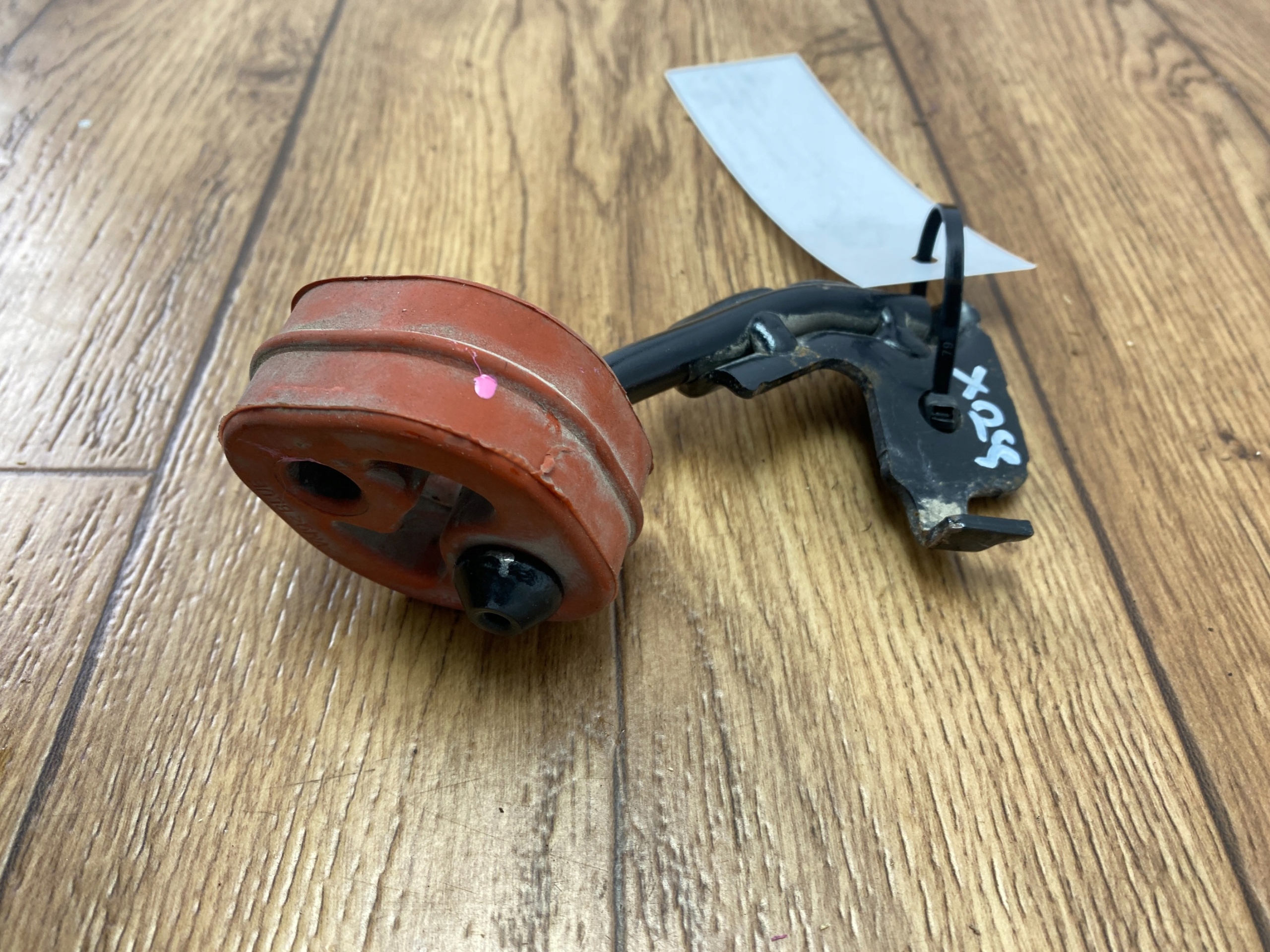 Support tlumika Poignée Pneus Ford Kuga MK3 2020+