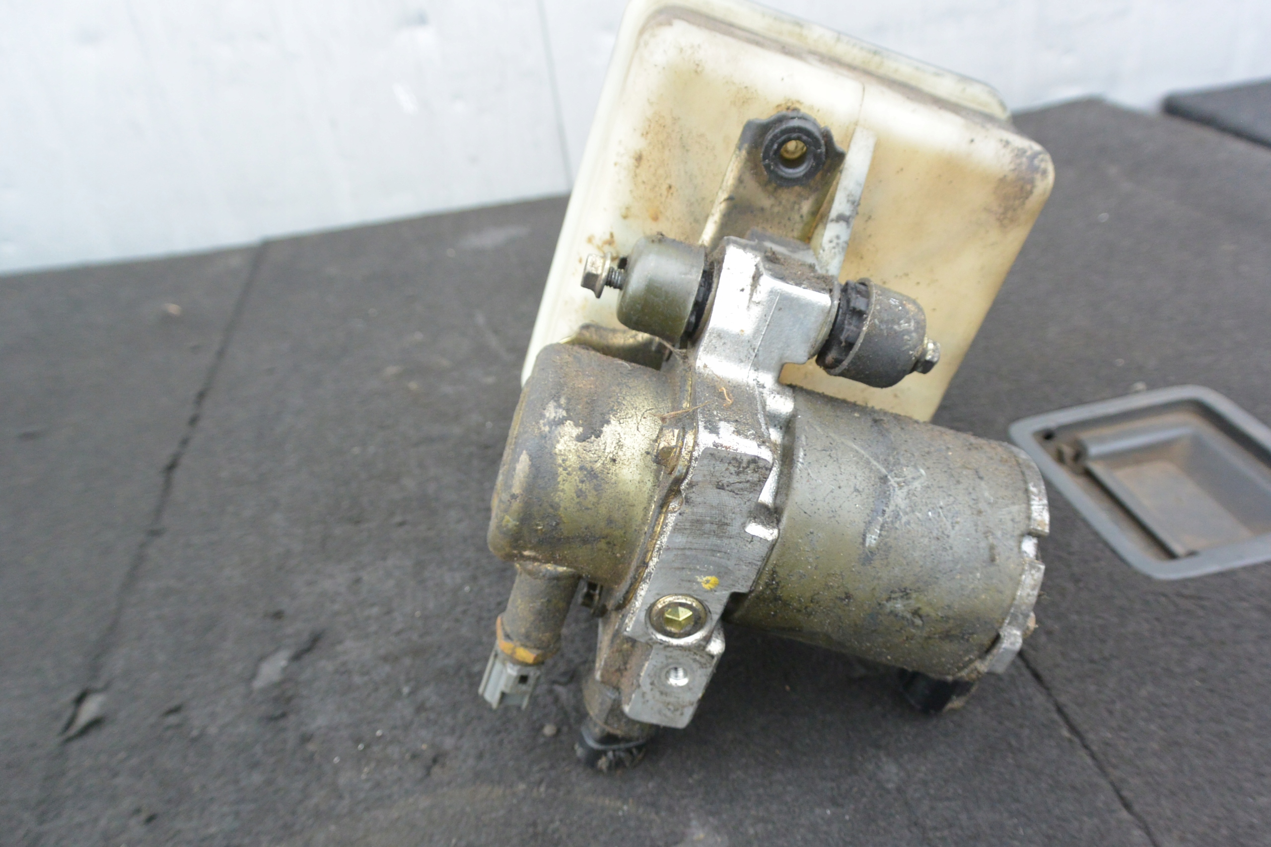 pump springing AHC tank LAND CRUISER 100 LEXUS LX470