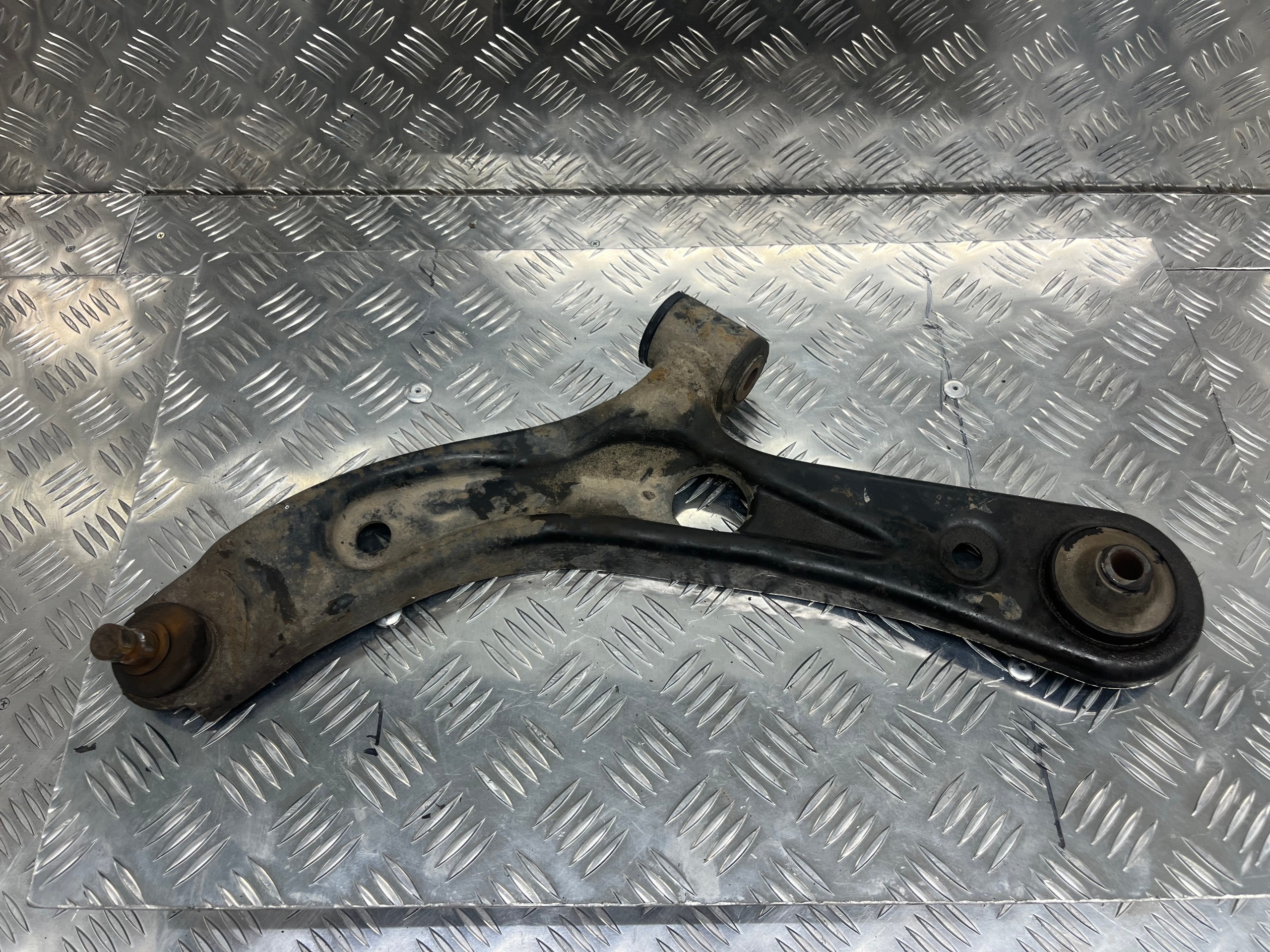 Querlenker links vorne SUZUKI SPLASH 2008 1.2 B