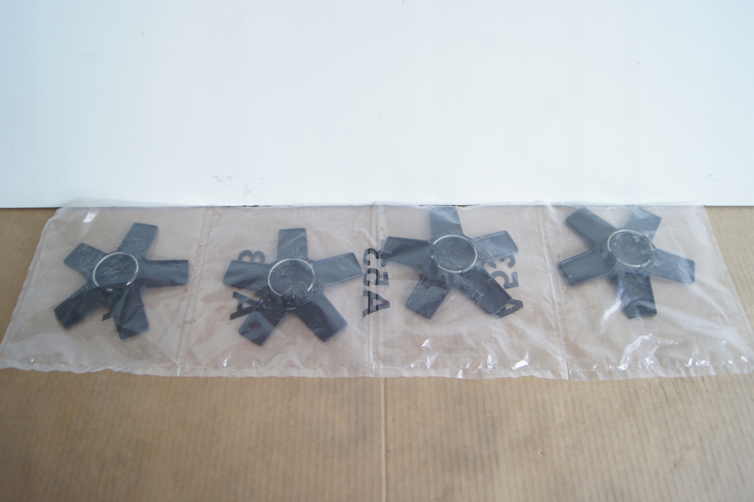 GD TOUAREG DEKLE DEKIELKI FELGI 760601149 NOWE Number of Pieces 4 pcs