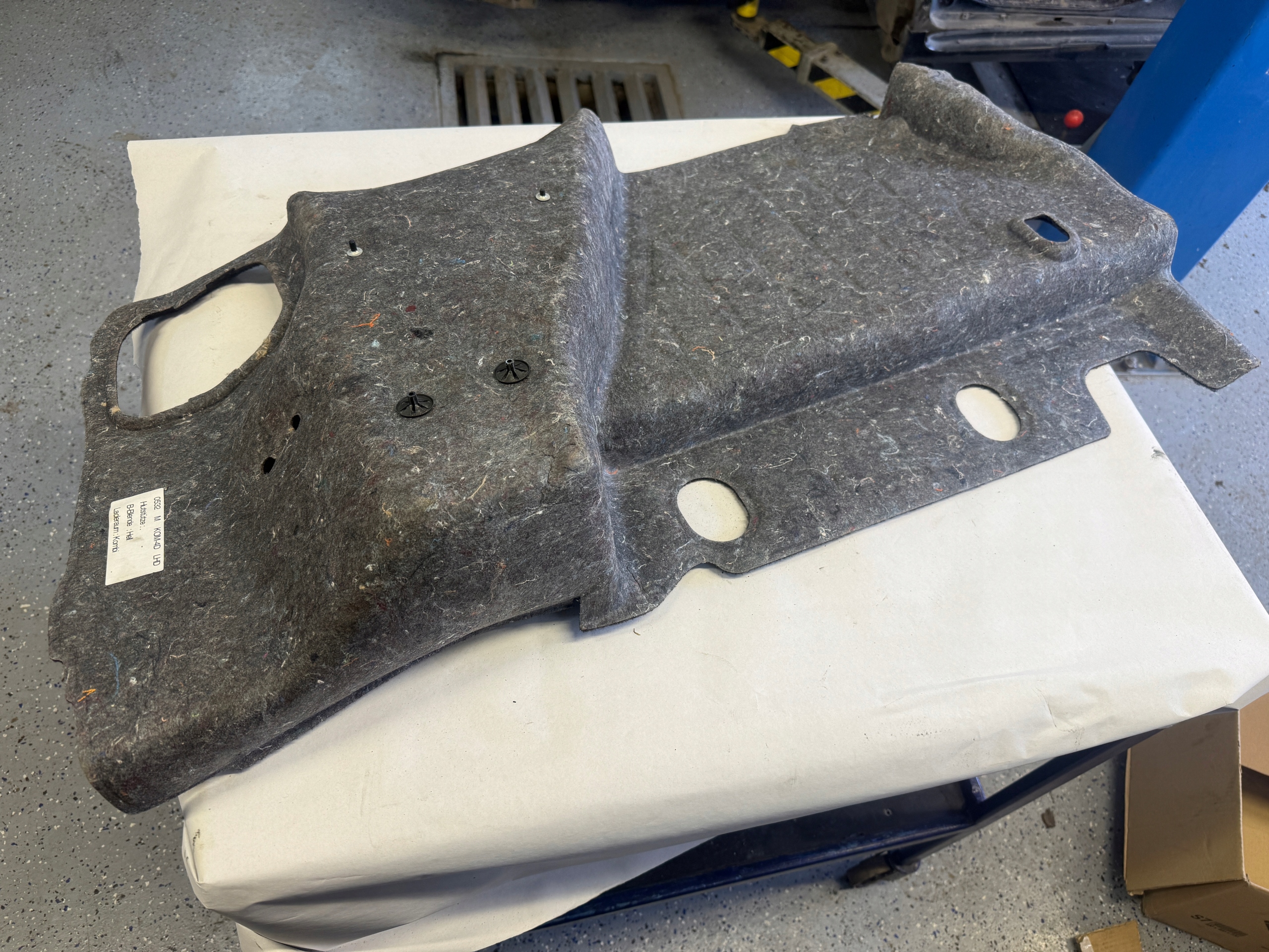 FORD FOCUS MK4 LIFT KOMBI boot upholstery right
