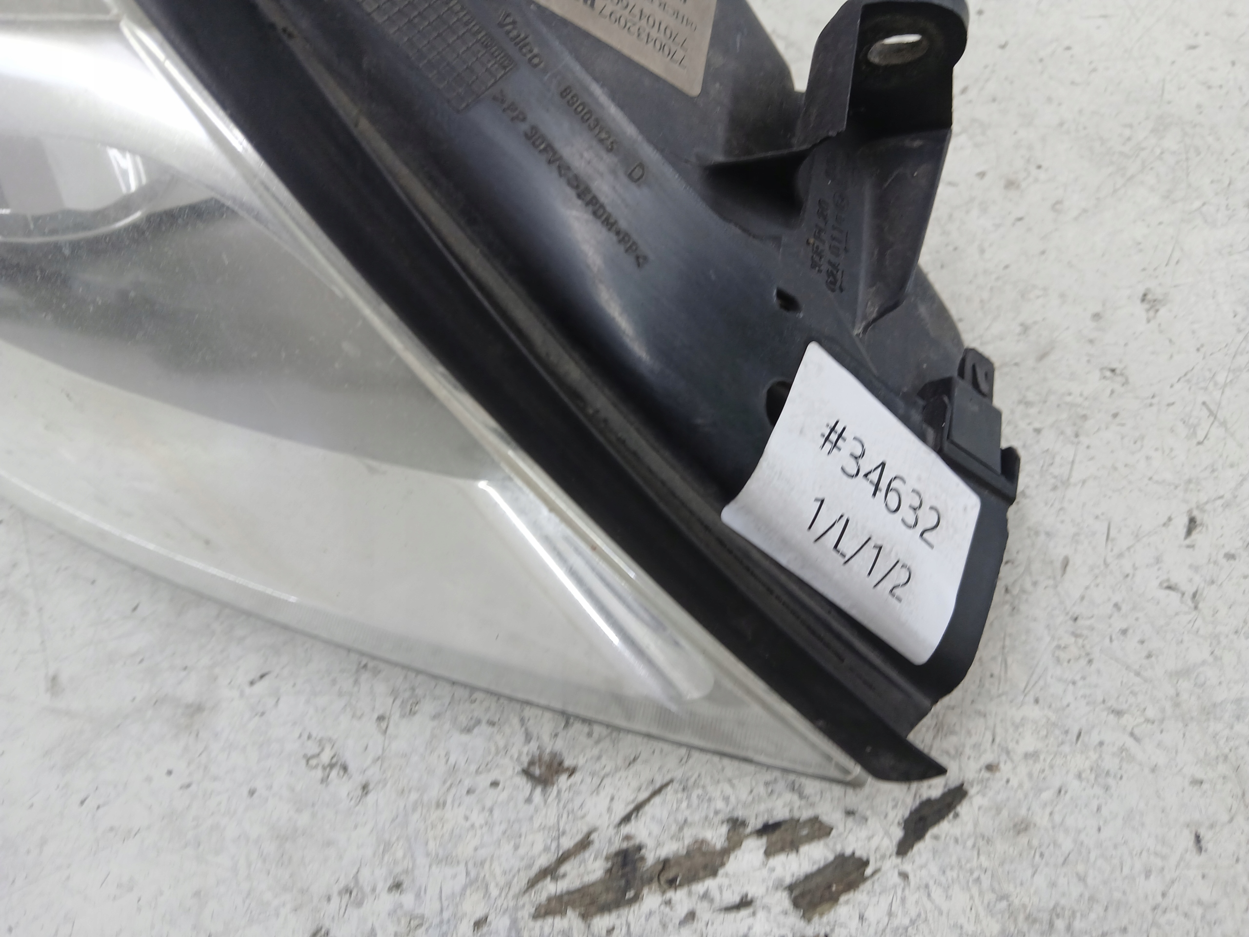 RENAULT SCENIC and LIFT light right front