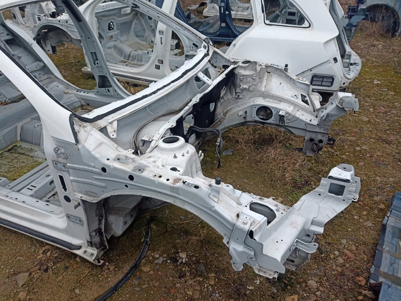 OPEL INSIGNIA ЧЕТВЕРТЬ ПРАВАЯ ПЕРЕДНЯЯ СТОЙКА