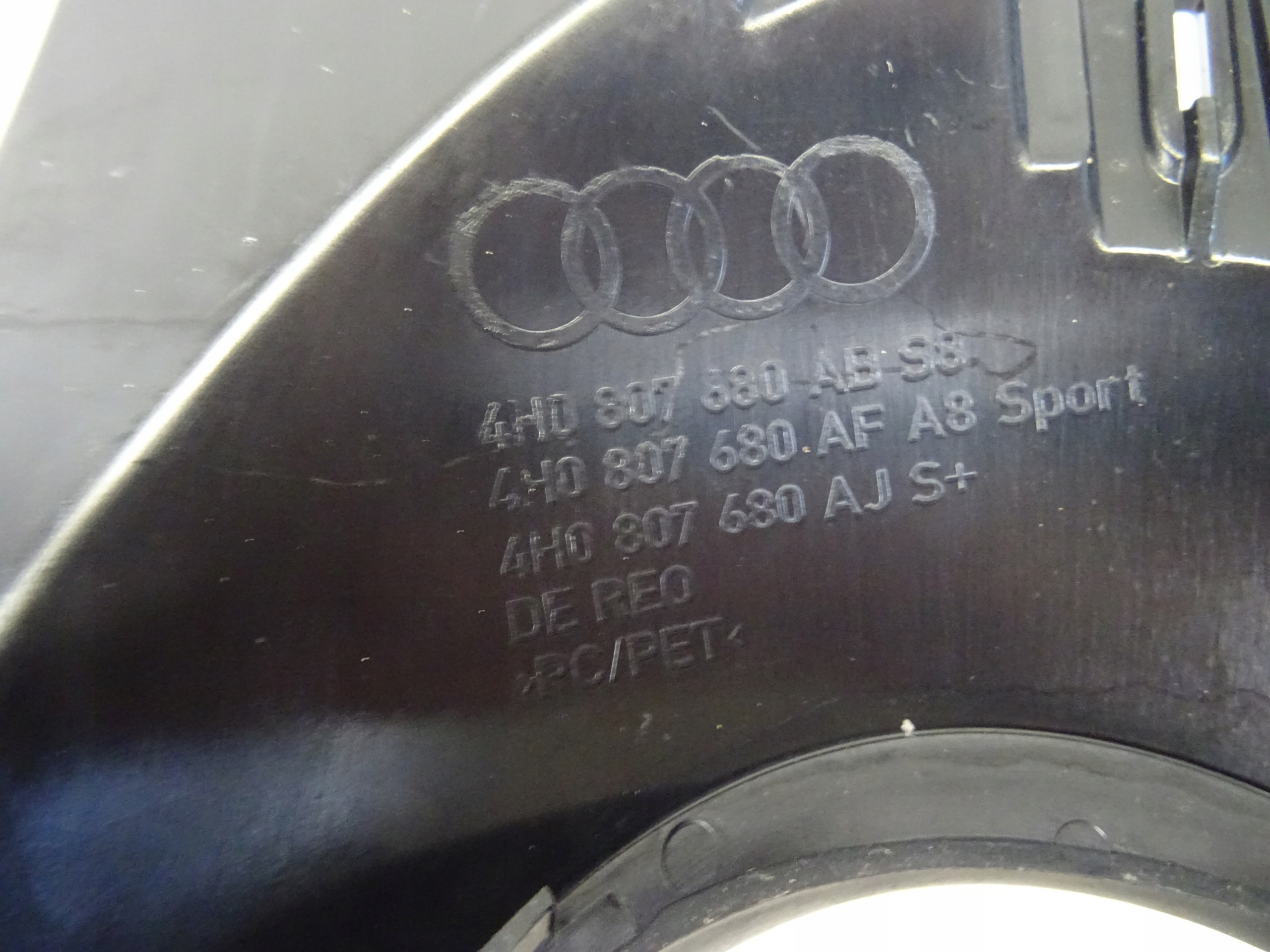 grid of a bumper front front right AUDI A8 D4 4H0807680