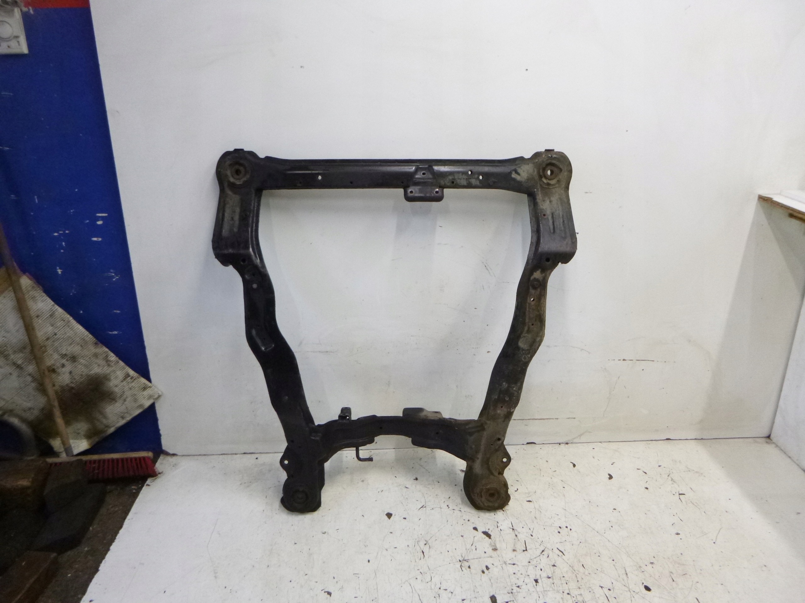 axle beam lawa subframe below engine front Hyundai Santa Fe and 2.4 B 01-06 OE EU